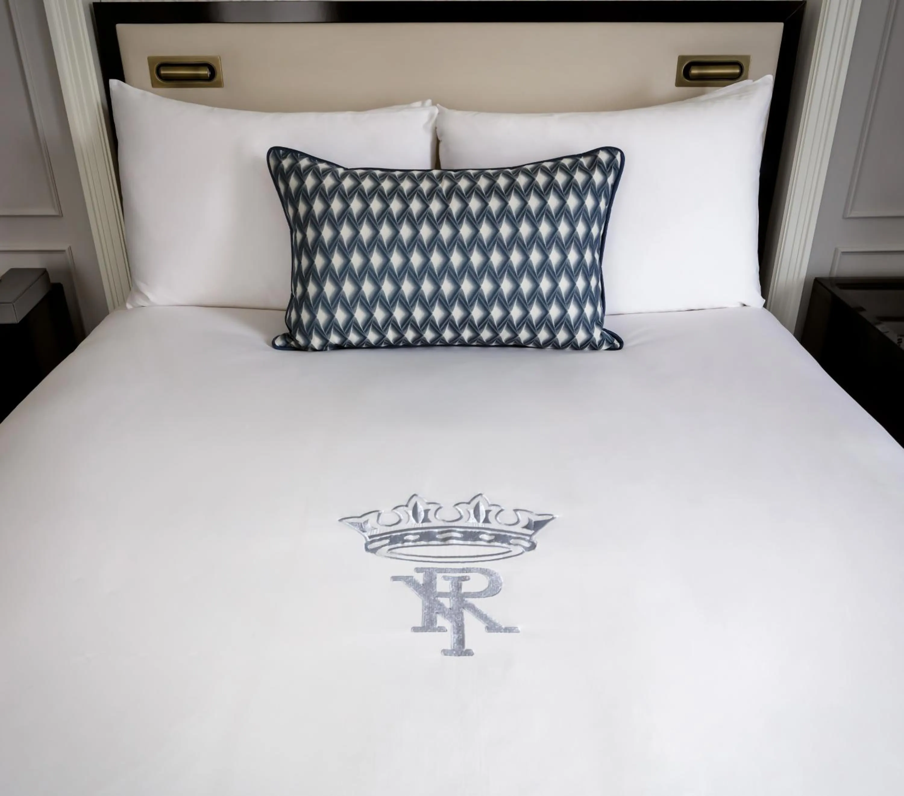 Bed in Fairmont Royal York Hotel