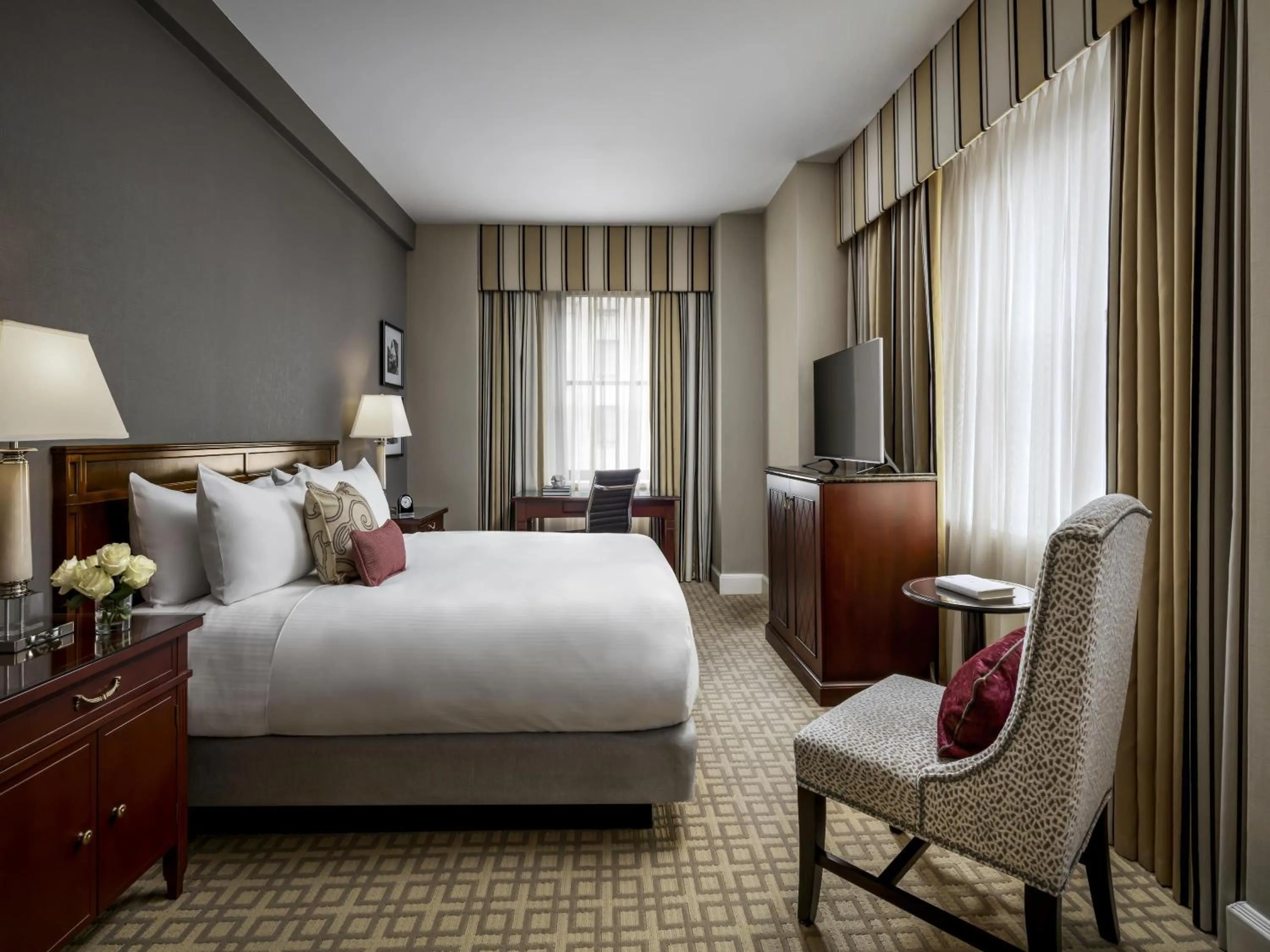 Bedroom, Bed in Fairmont Royal York Hotel