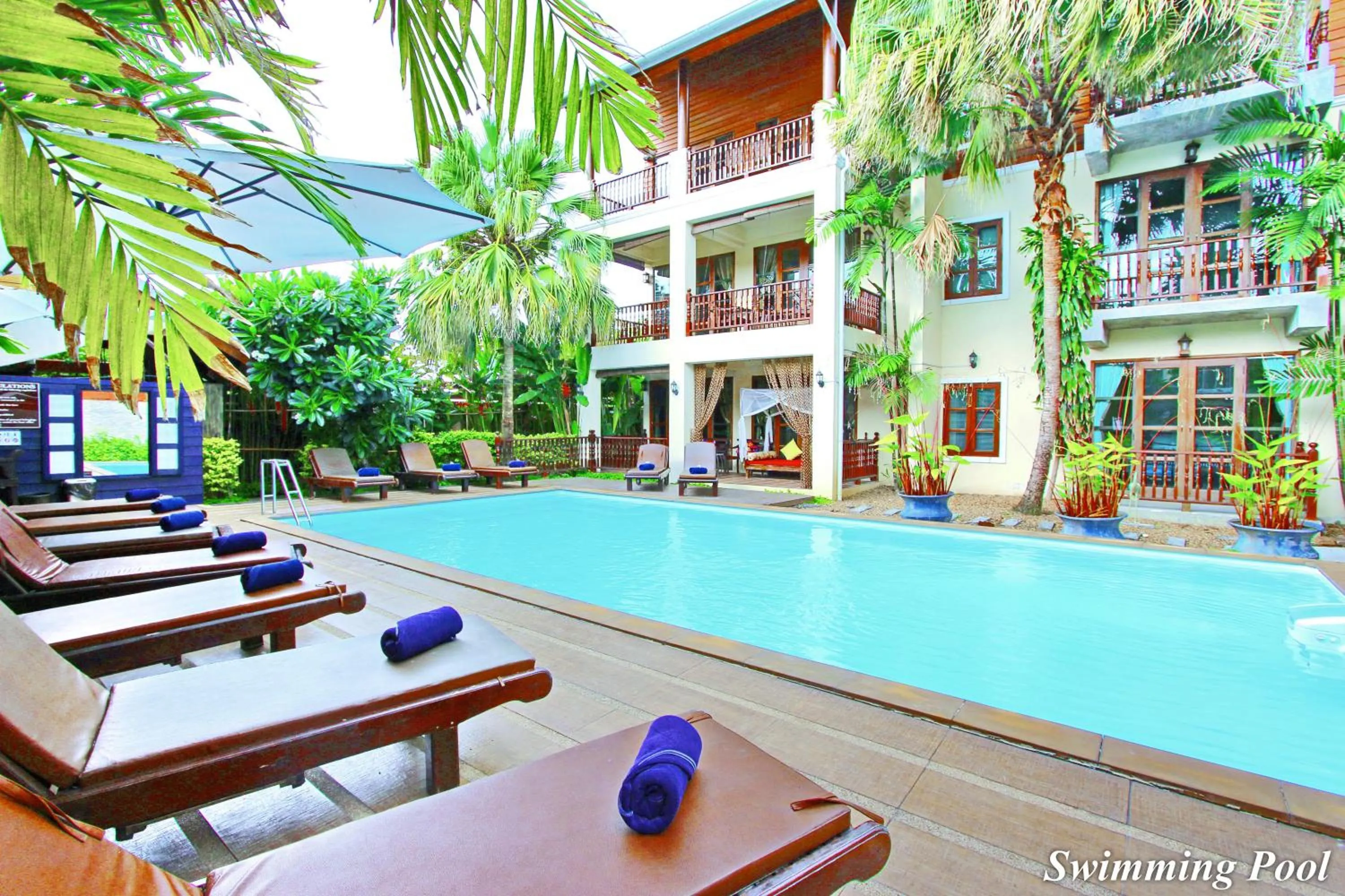 Swimming pool in Shewe Wana Suite Resort