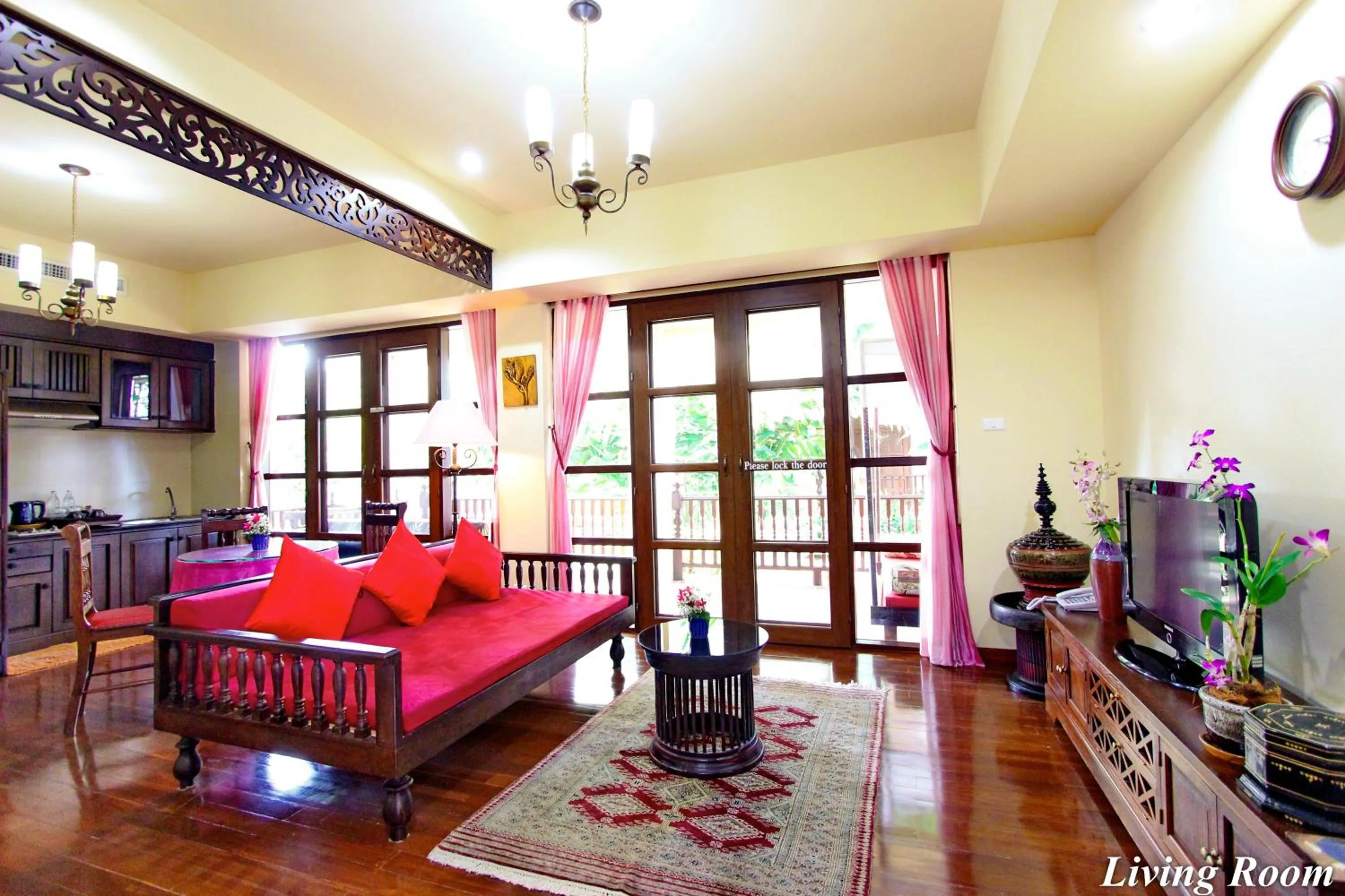 TV and multimedia in Shewe Wana Suite Resort