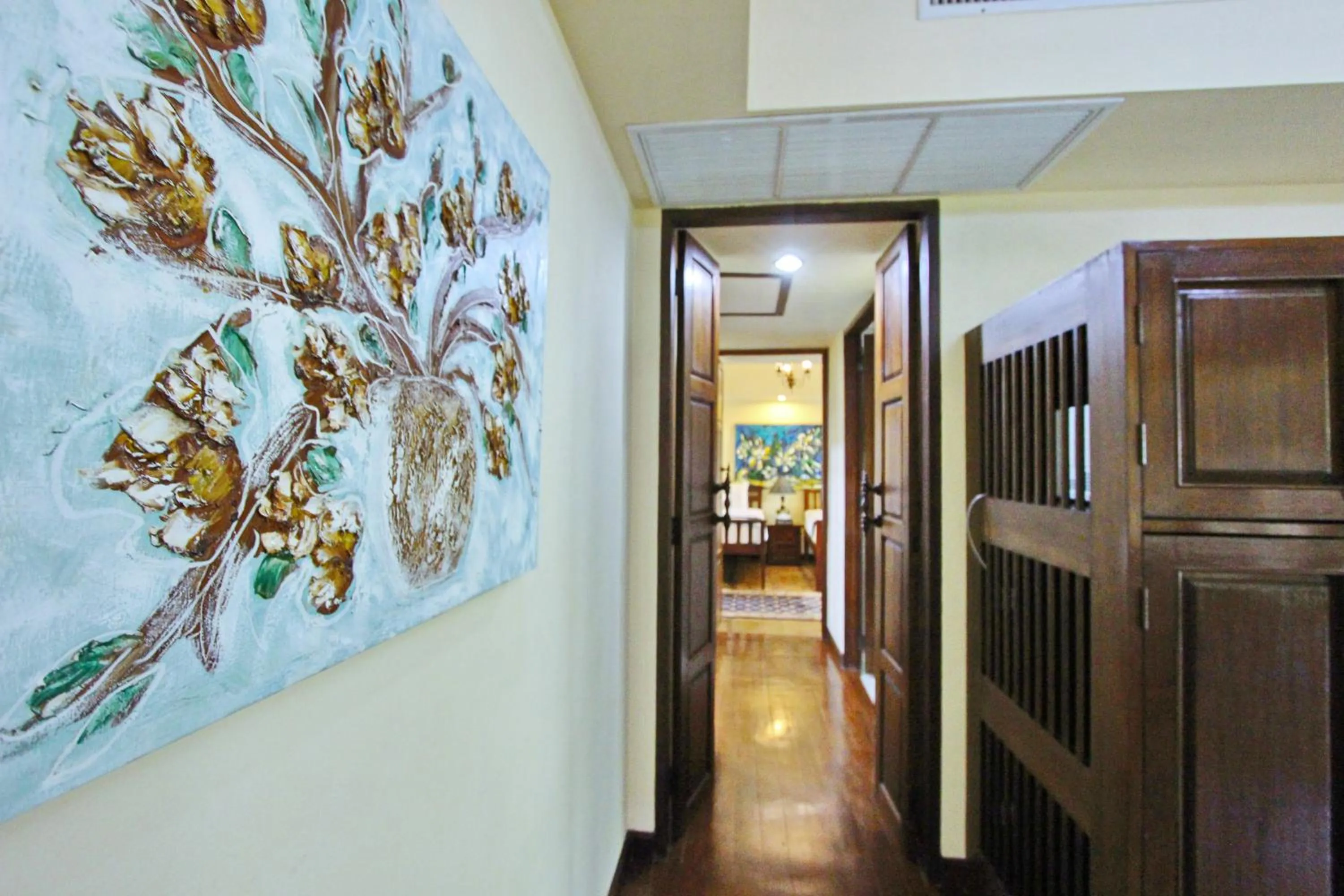 Area and facilities in Shewe Wana Suite Resort