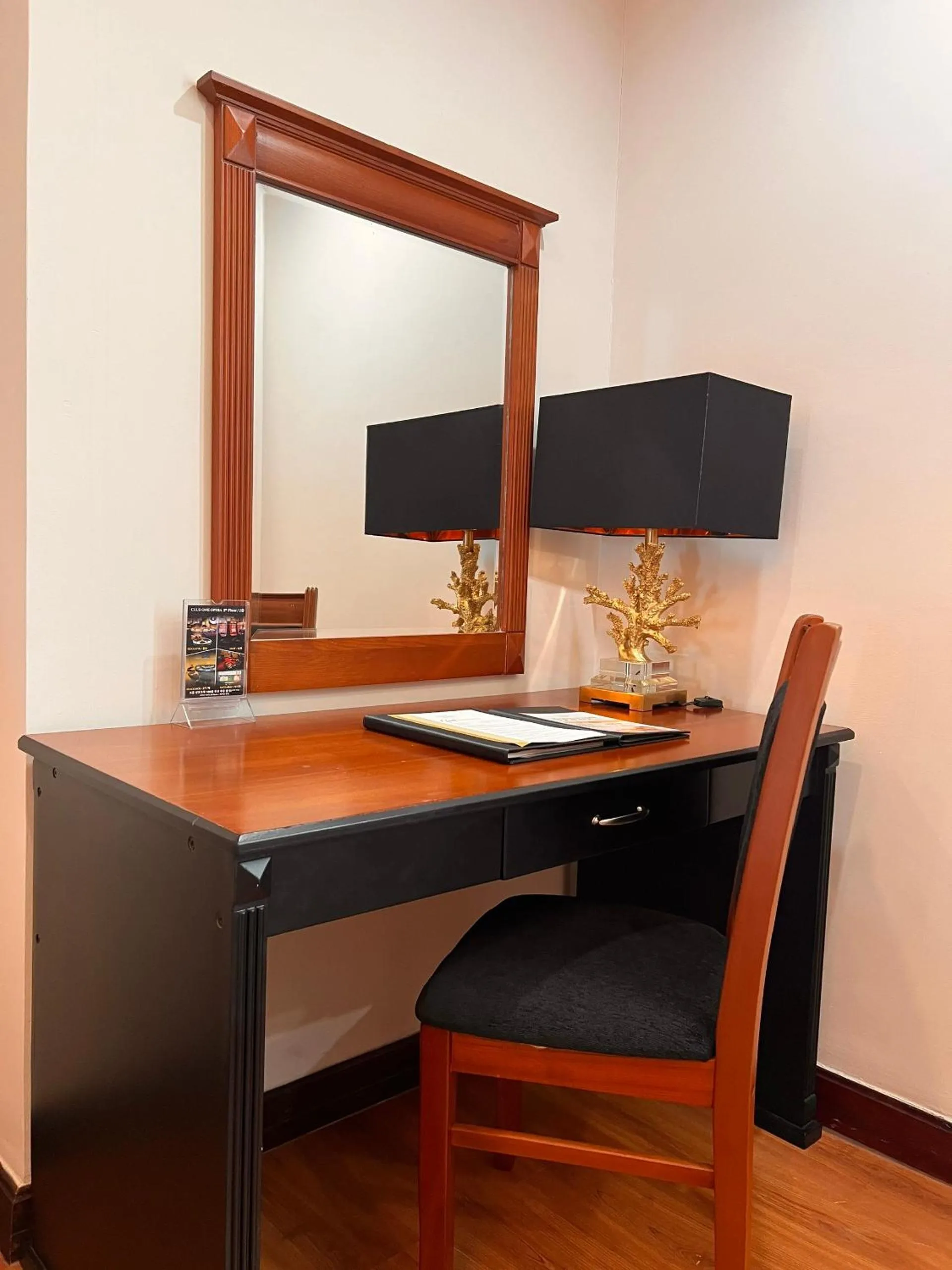 hair dresser in Muong Thanh Luxury Song Han Hotel