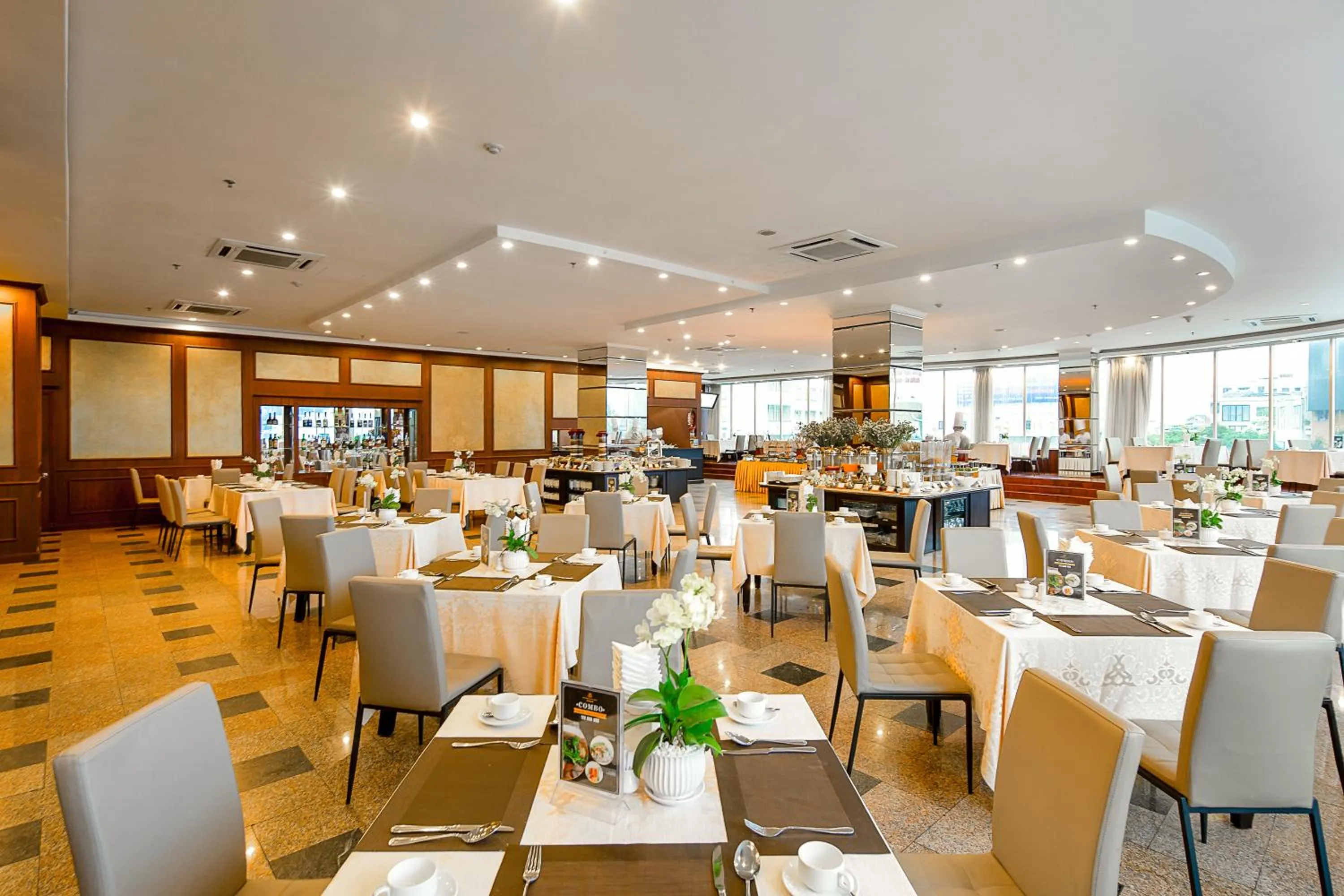 Restaurant/places to eat in Muong Thanh Luxury Song Han Hotel