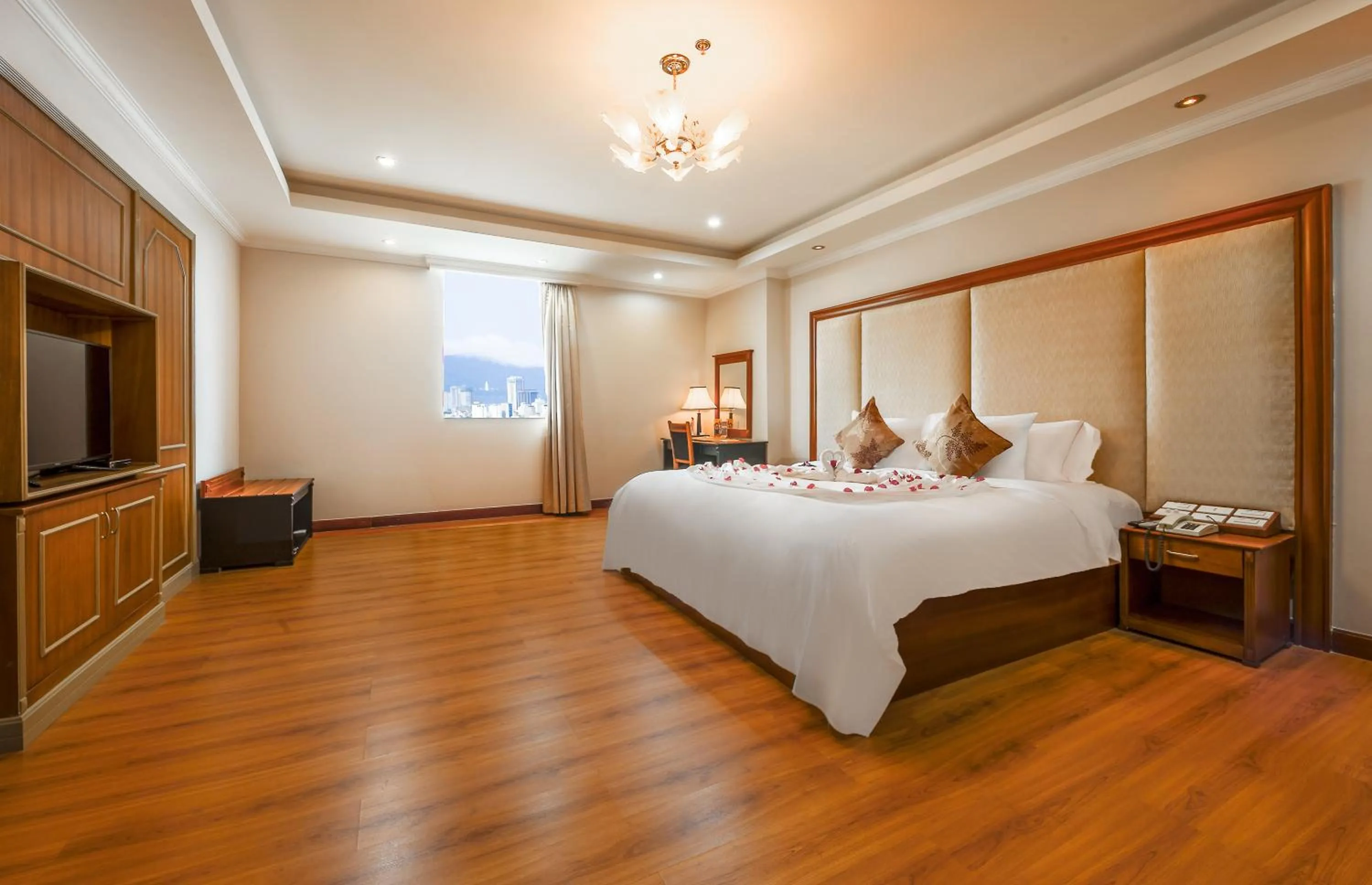 Bed in Muong Thanh Luxury Song Han Hotel