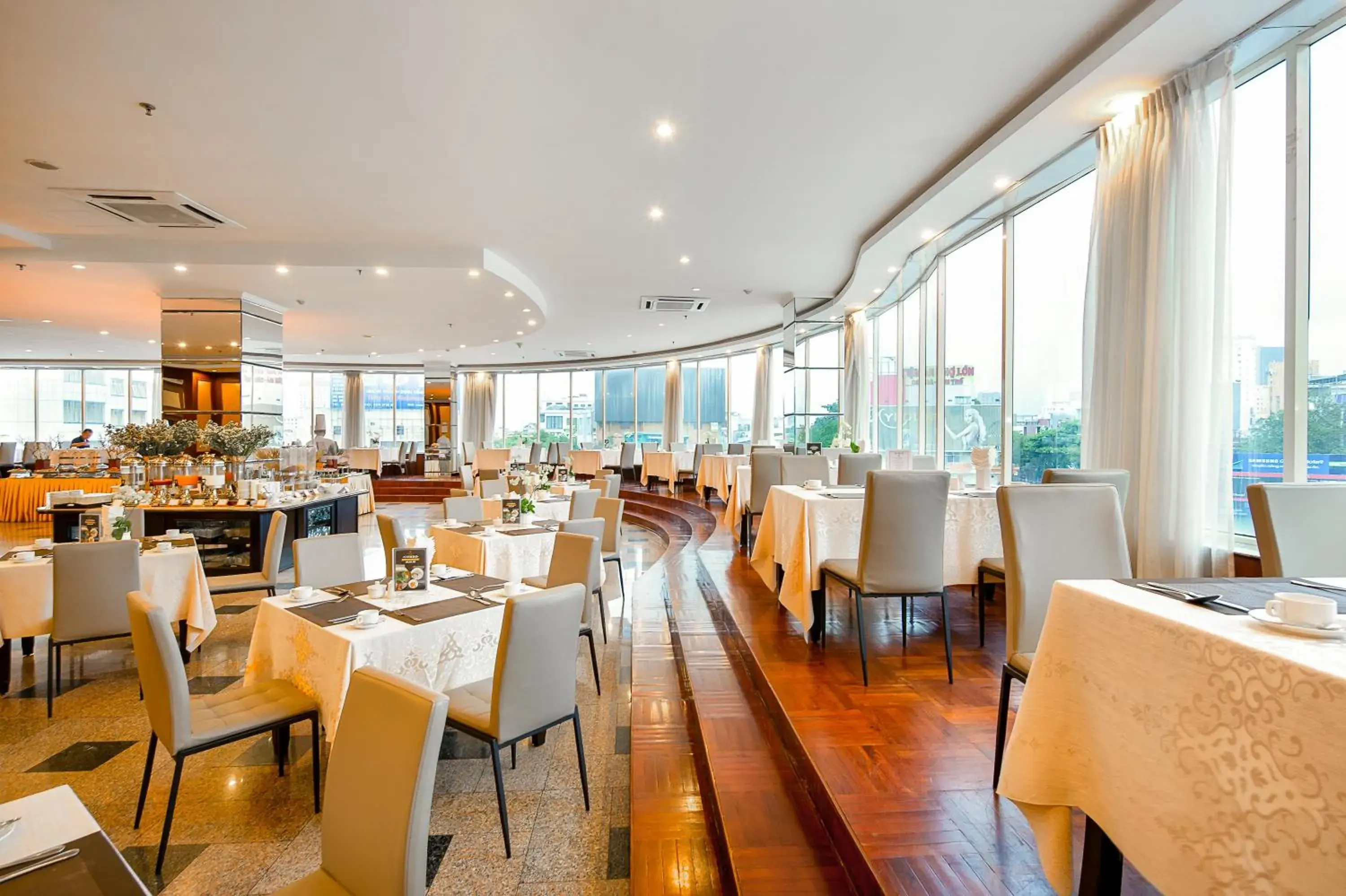 Restaurant/places to eat in Muong Thanh Luxury Song Han Hotel Restaurant/places to eat in Muong Thanh Luxury Song Han Hotel