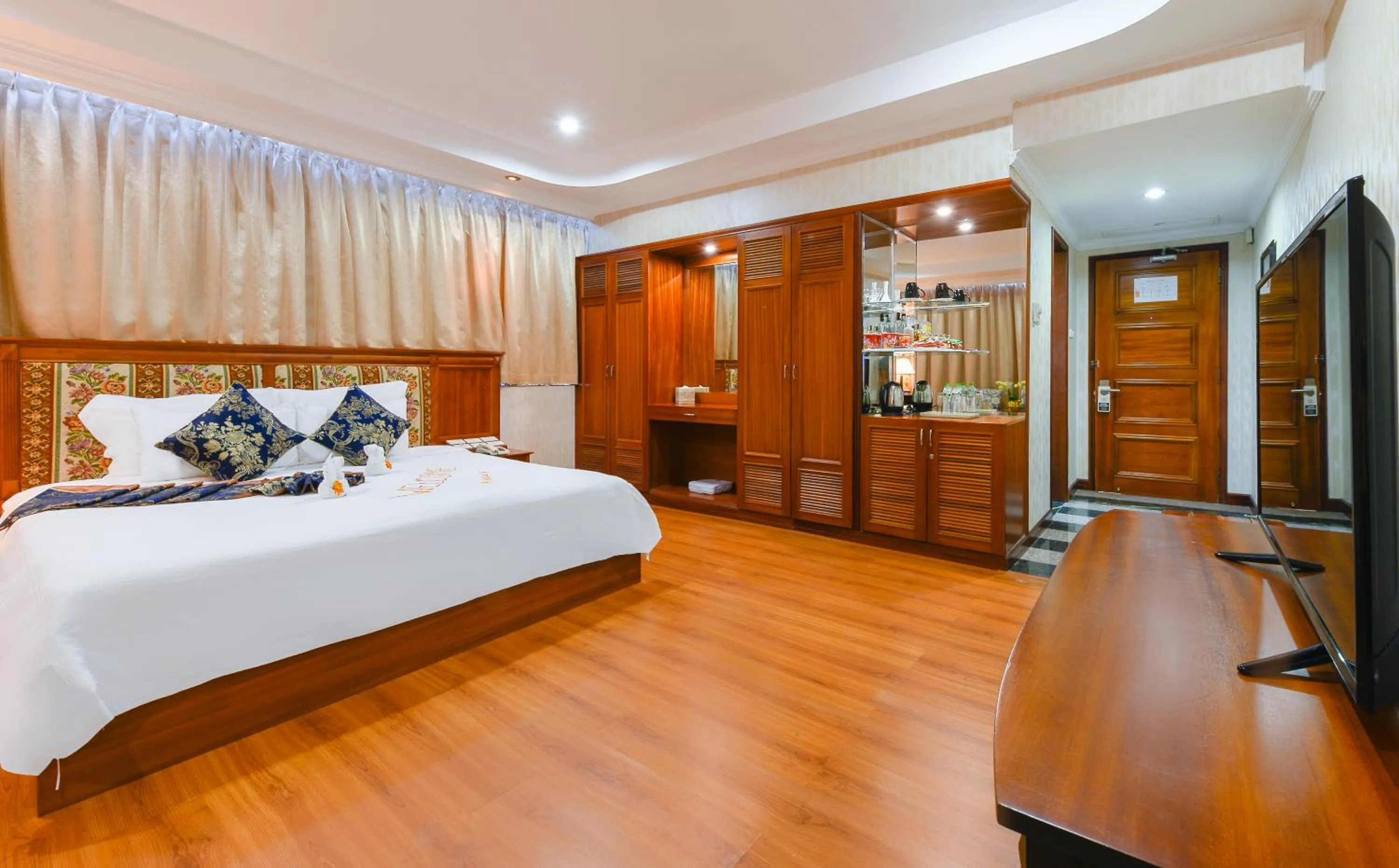 Photo of the whole room, Bed in Muong Thanh Luxury Song Han Hotel