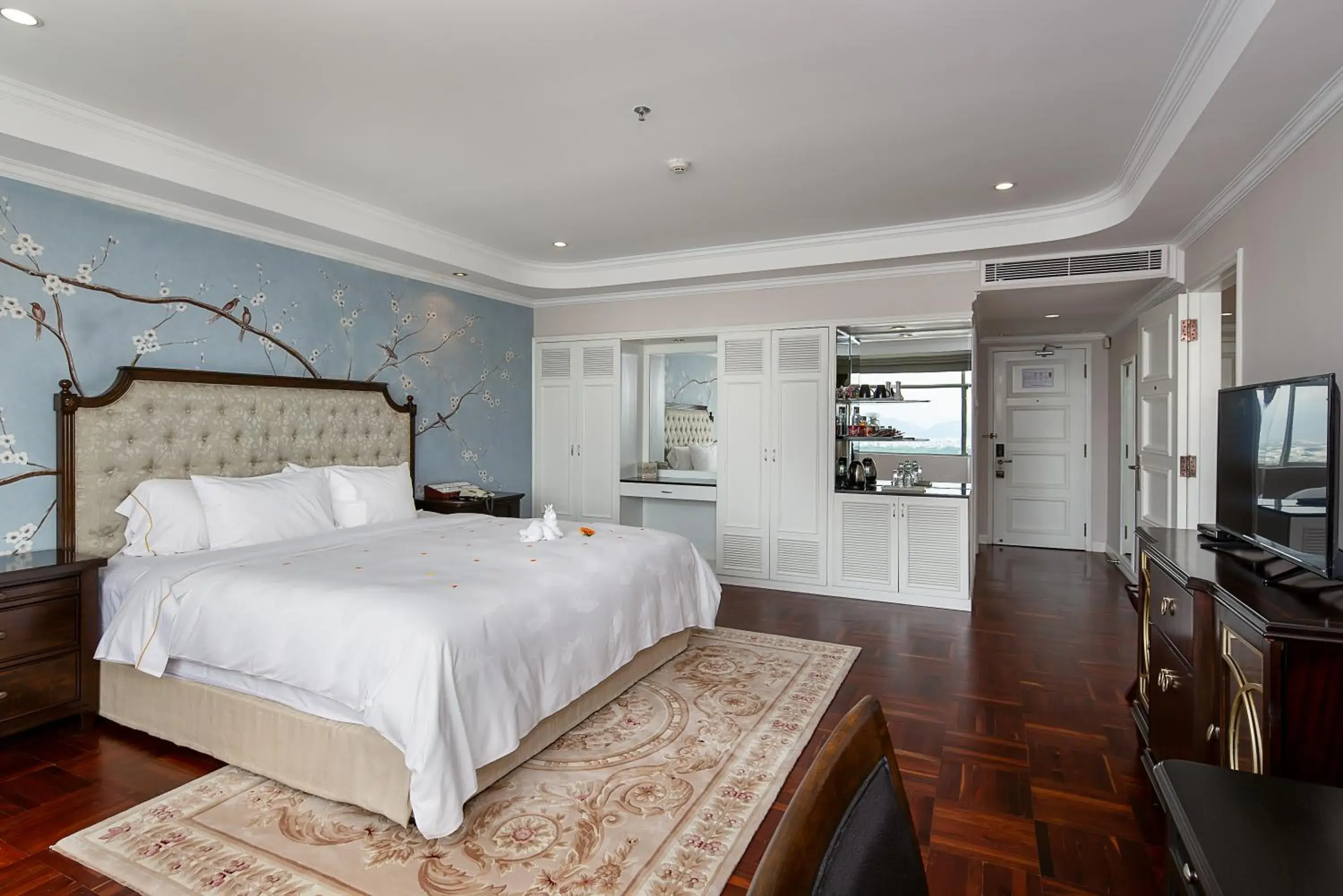 Bed in Muong Thanh Luxury Song Han Hotel Bed in Muong Thanh Luxury Song Han Hotel