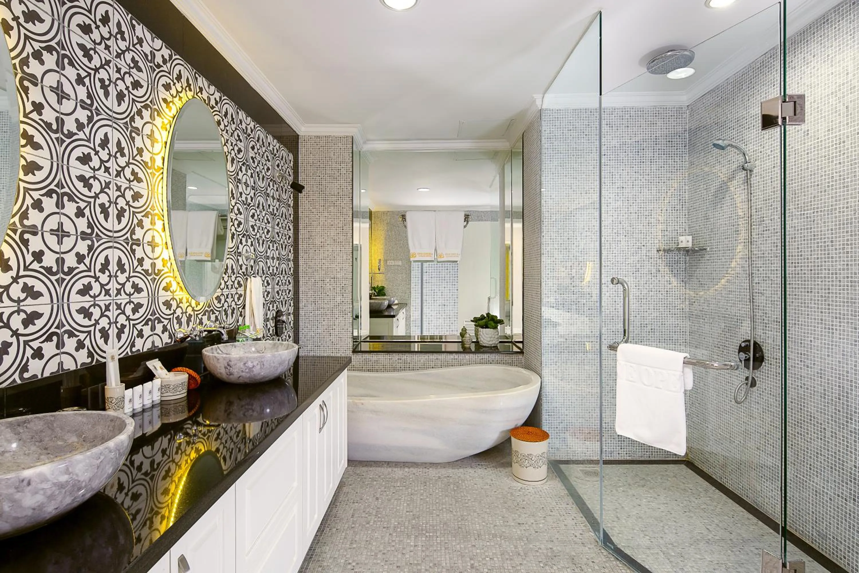 Shower in Muong Thanh Luxury Song Han Hotel