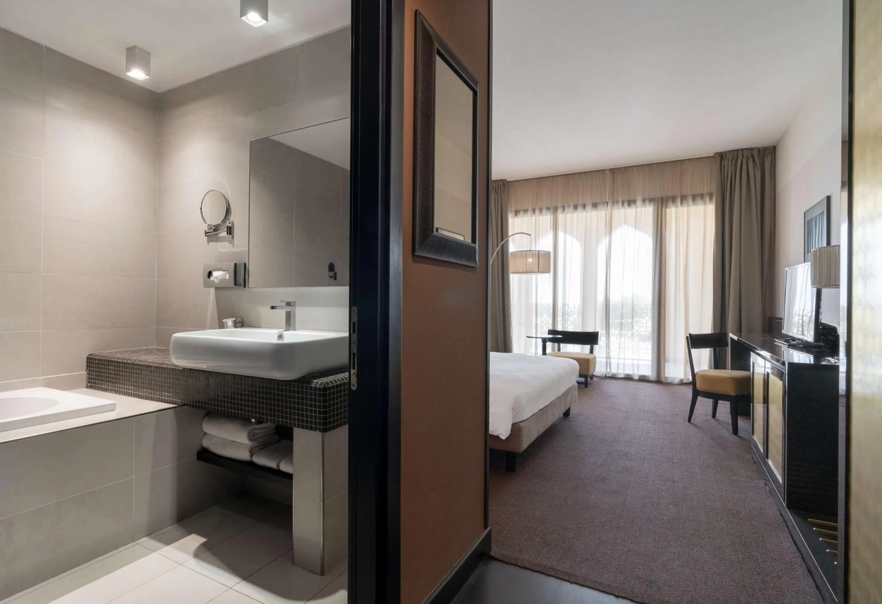 Bathroom, Bed in Radisson Blu Hotel N'Djamena