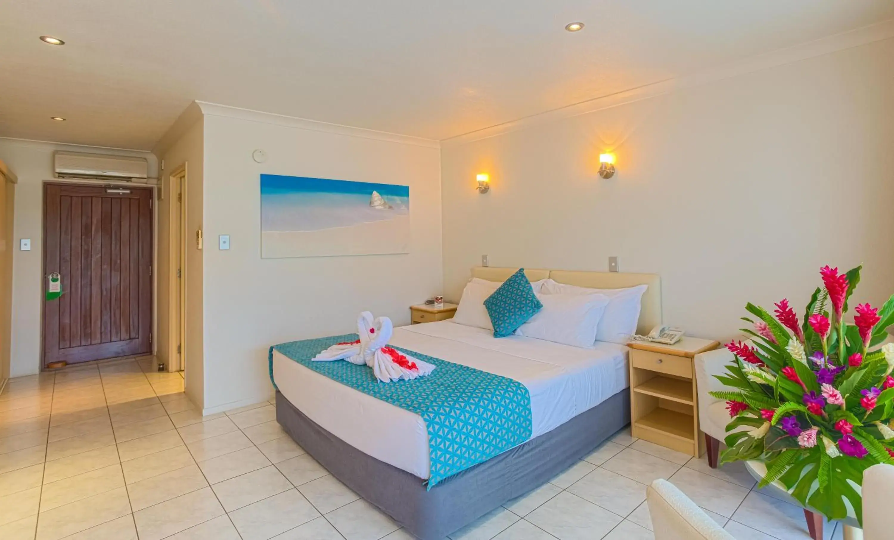 Shower, Bed in Muri Beach Club Hotel Shower, Bed in Muri Beach Club Hotel