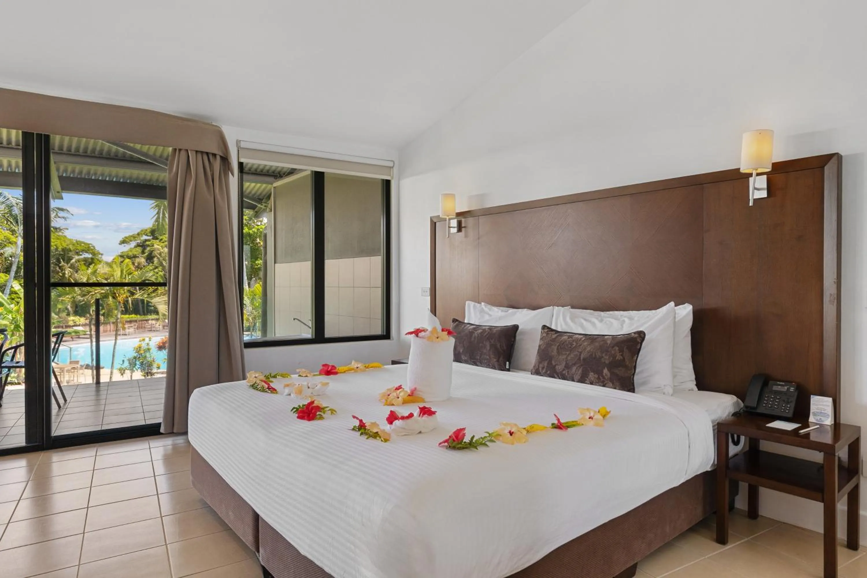 Bed in Iririki Island Resort & Spa