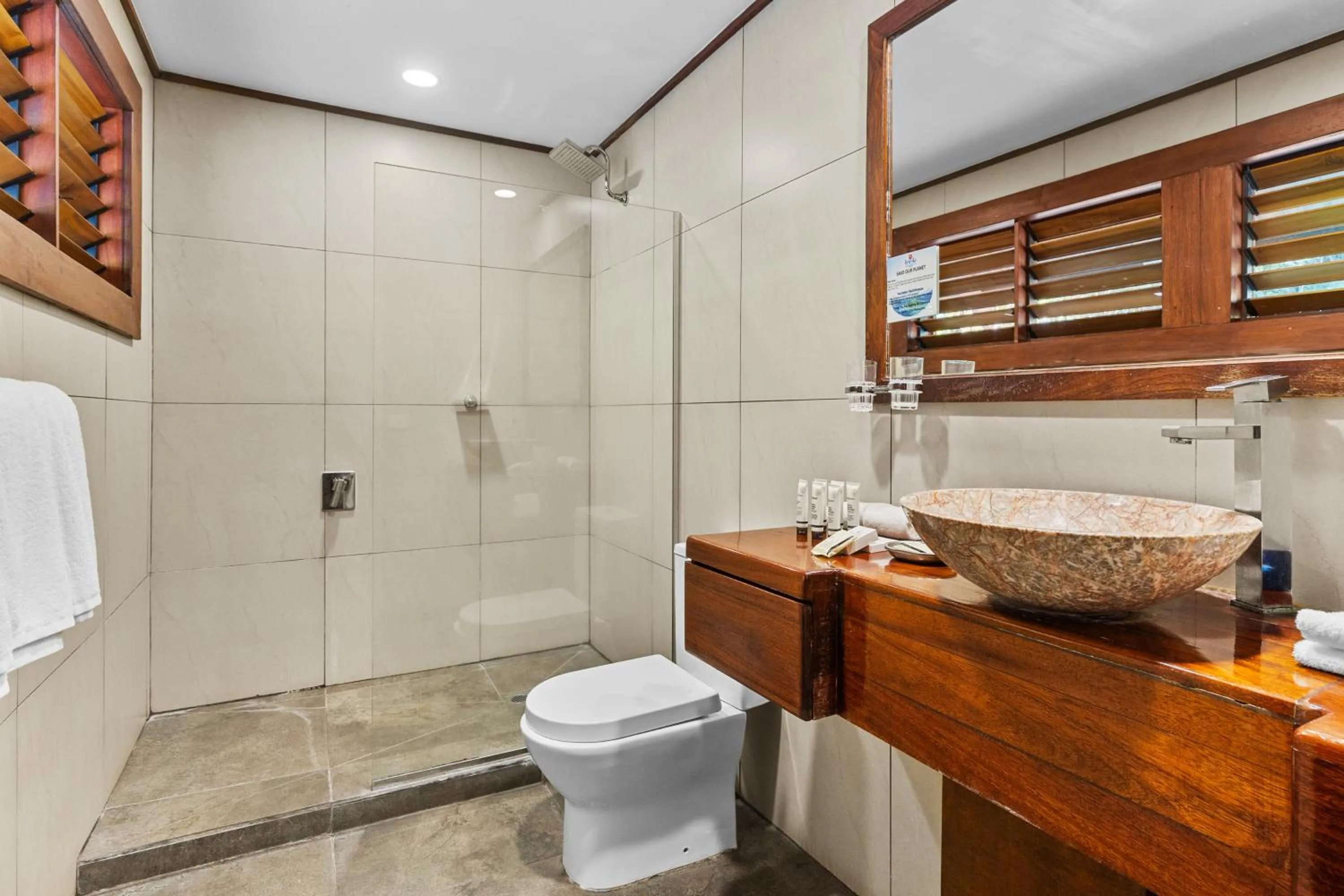 Shower in Iririki Island Resort & Spa