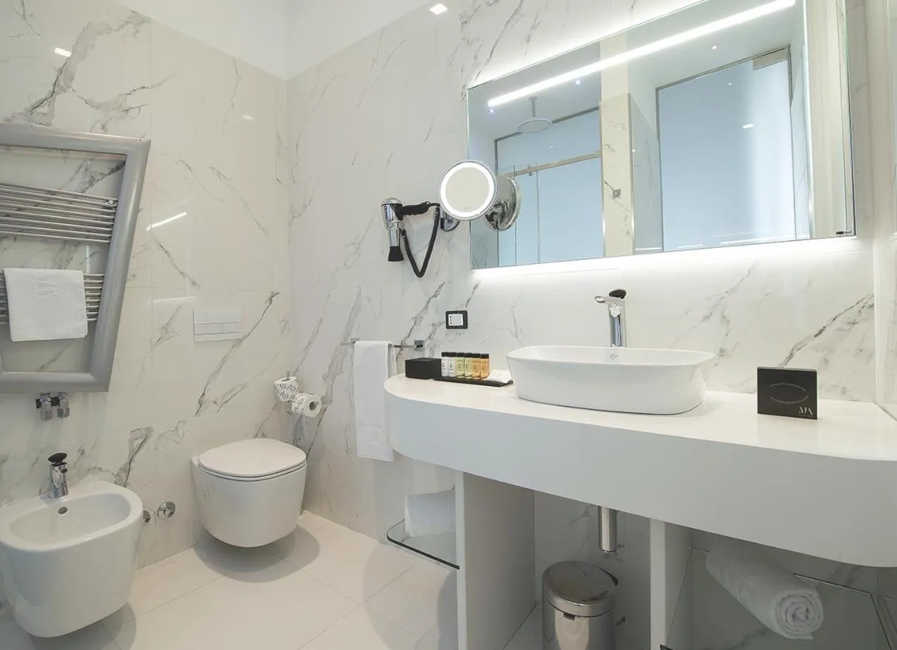 Shower in Gatto Bianco Mia Aparthotel