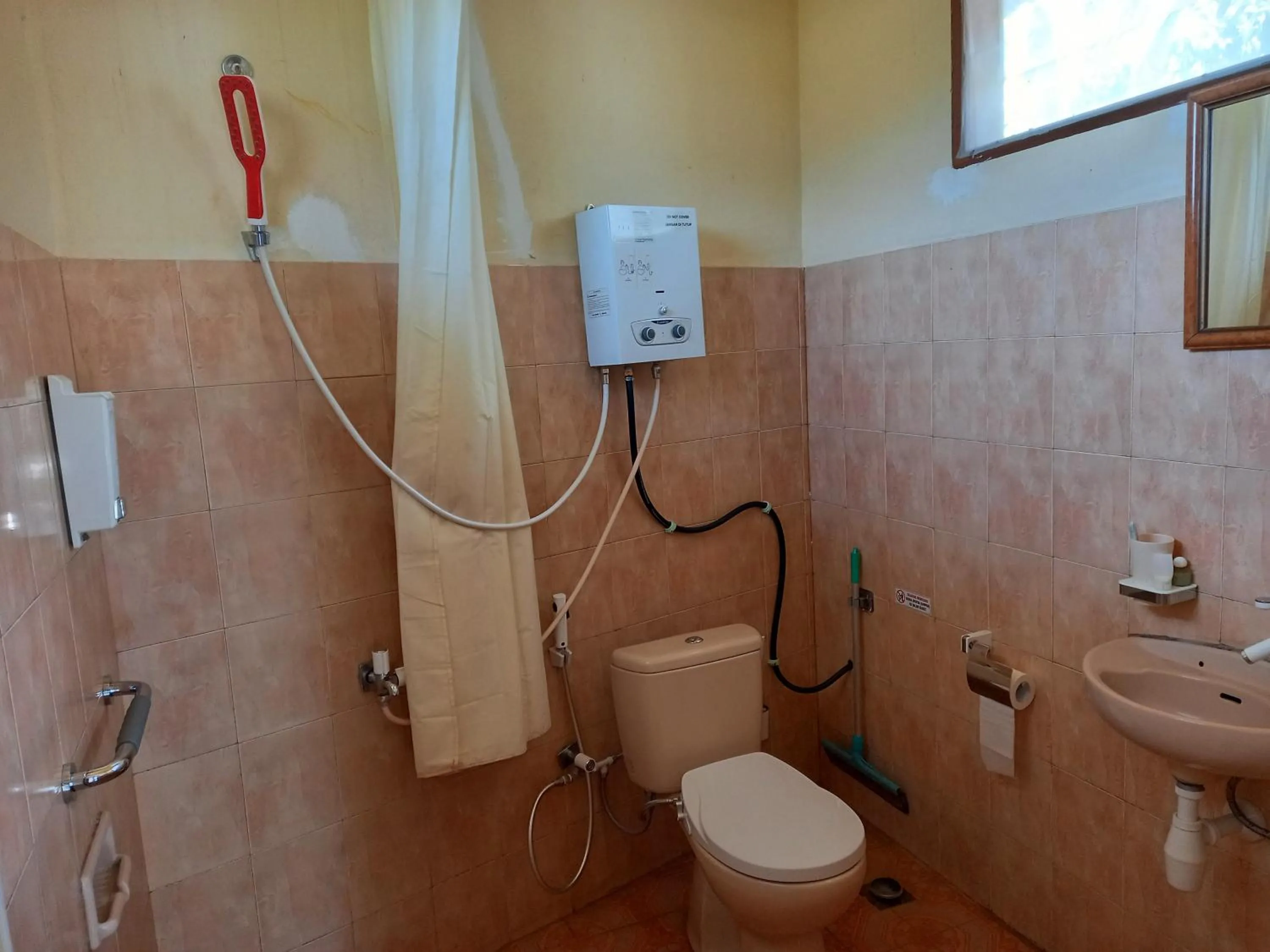 Shower in Arnel Bungalows