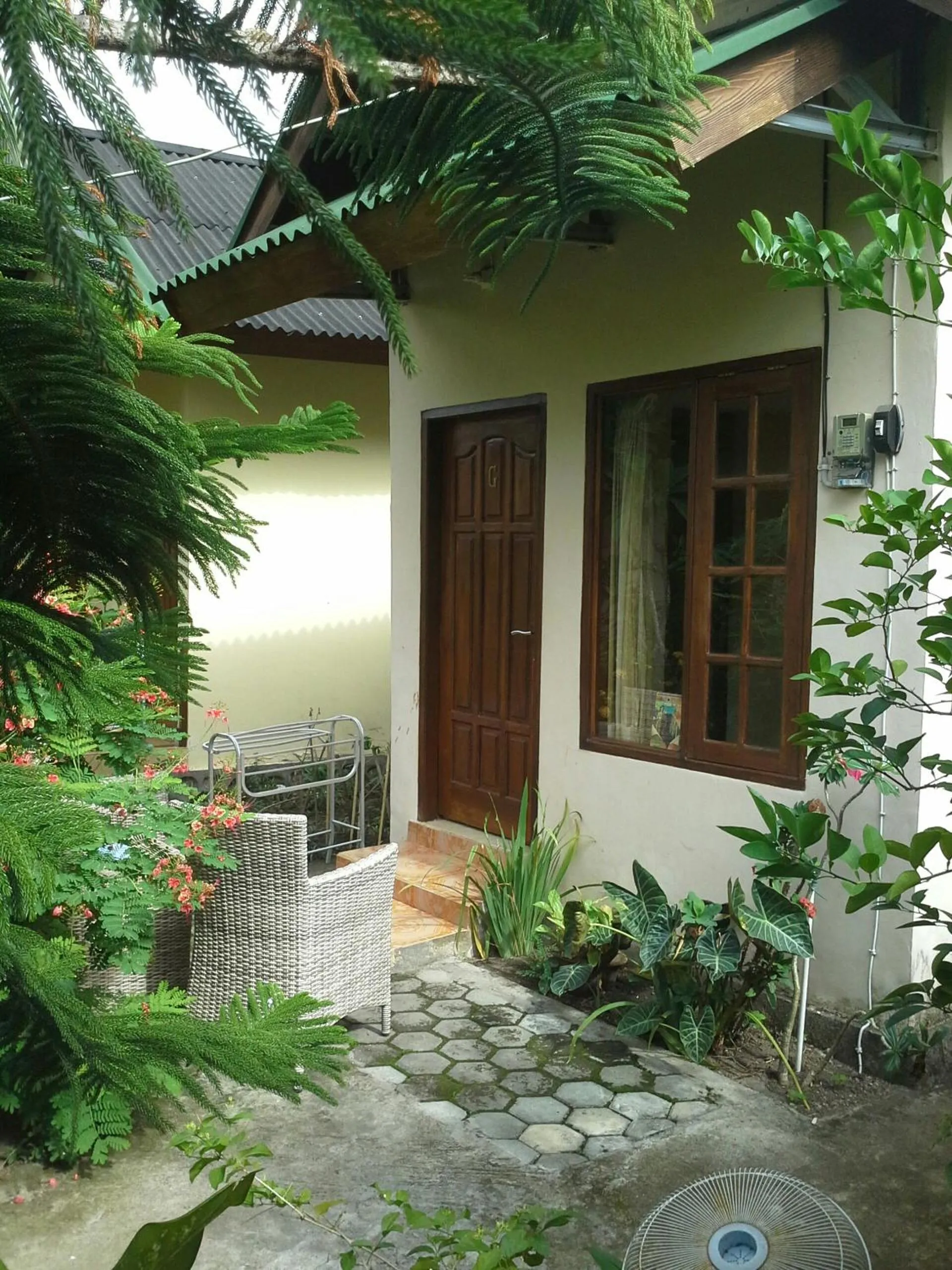 Facade/entrance in Arnel Bungalows