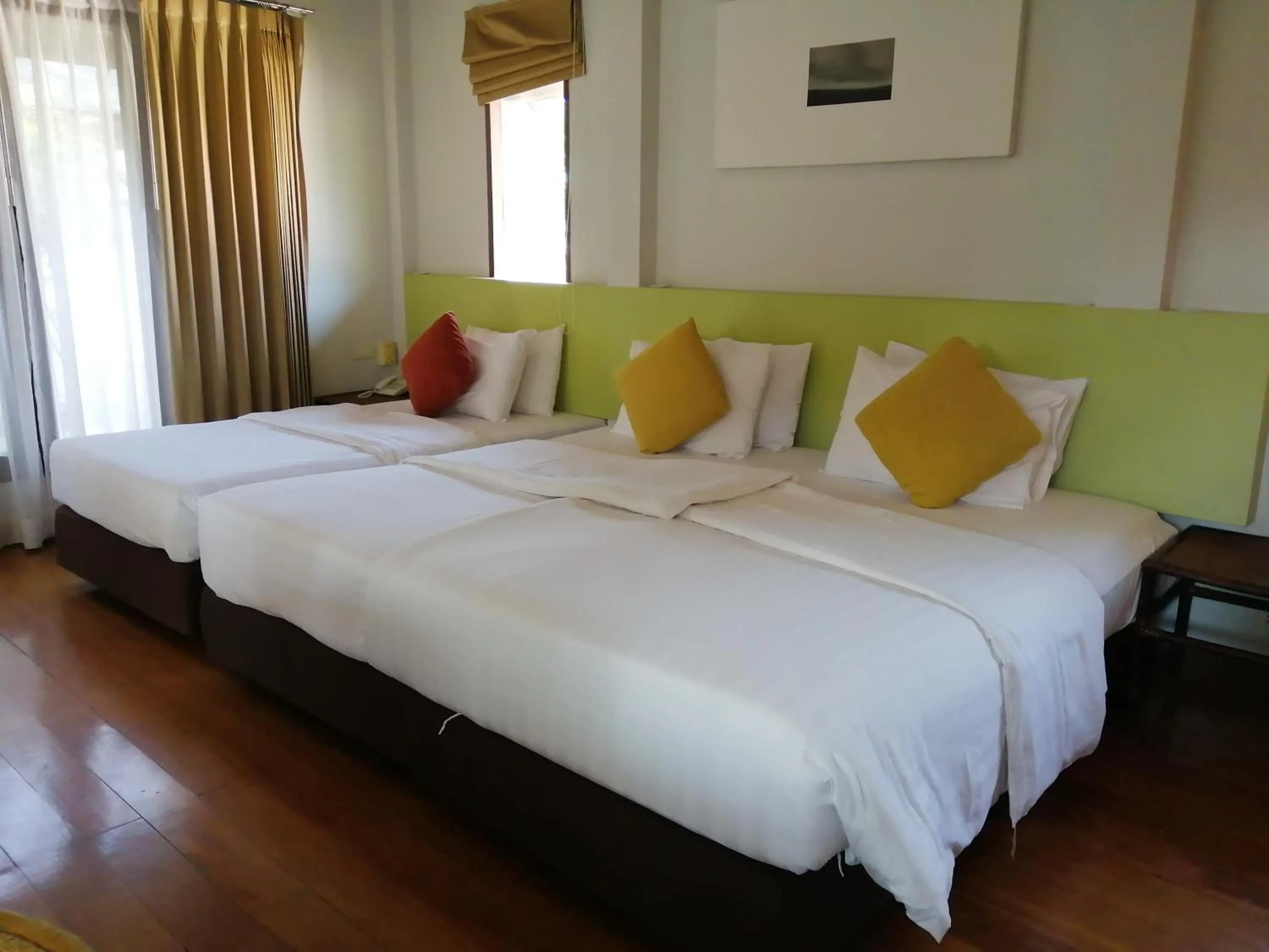 Bed in Fisherman's Resort Haad Chao Samran