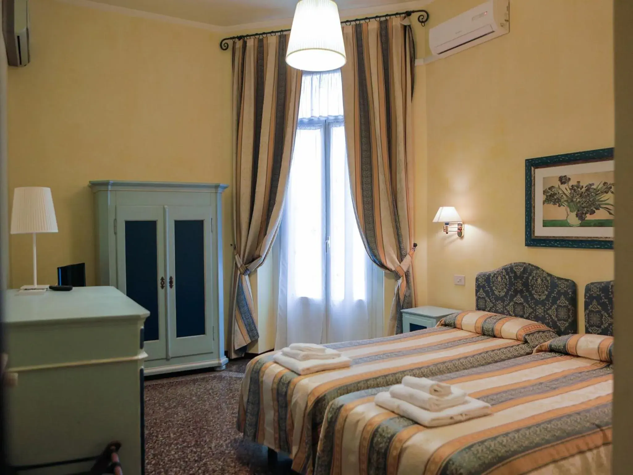 Deluxe Single Room in Hotel Delle Rose Deluxe Single Room in Hotel Delle Rose