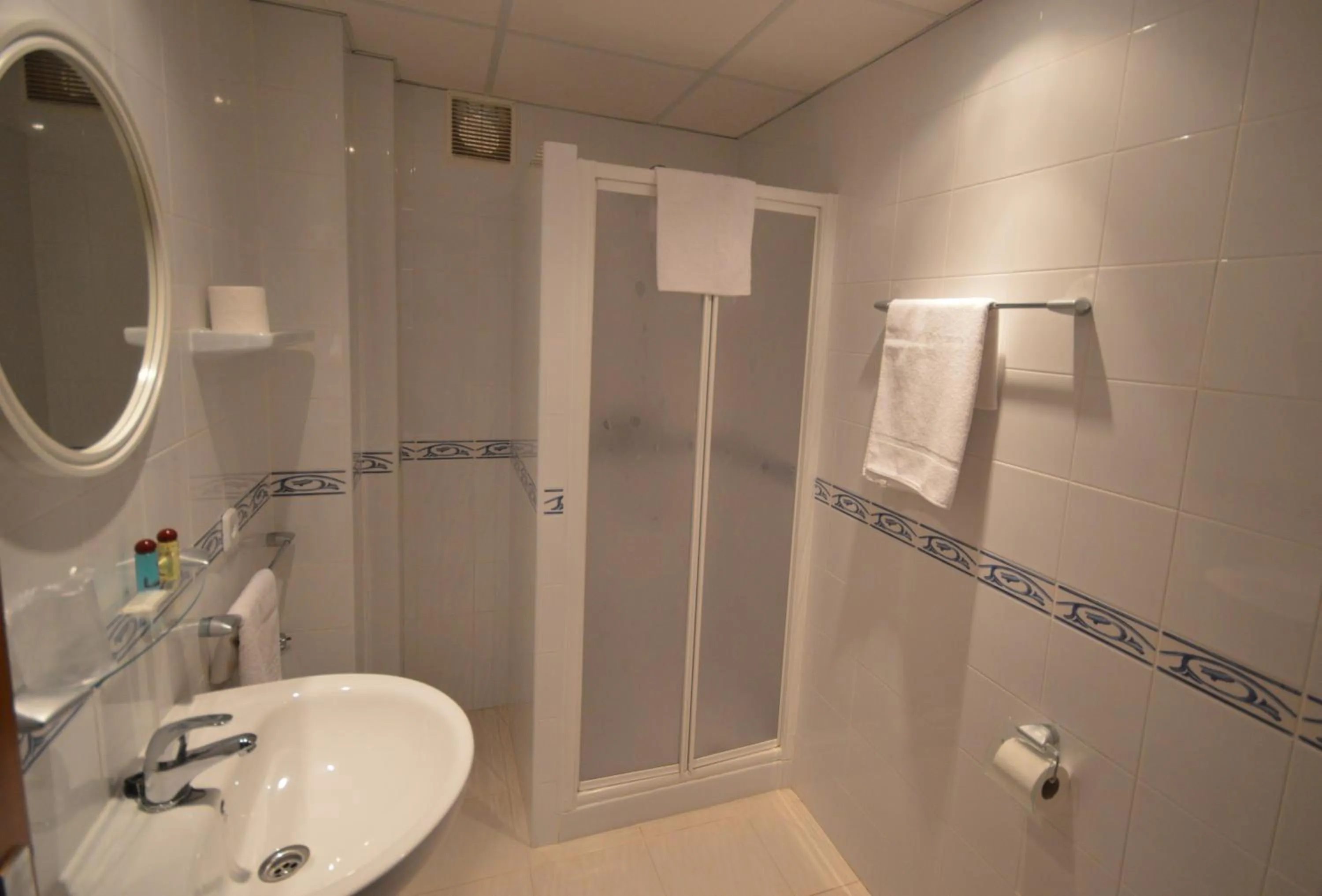 Bathroom in Hostal Mallorca