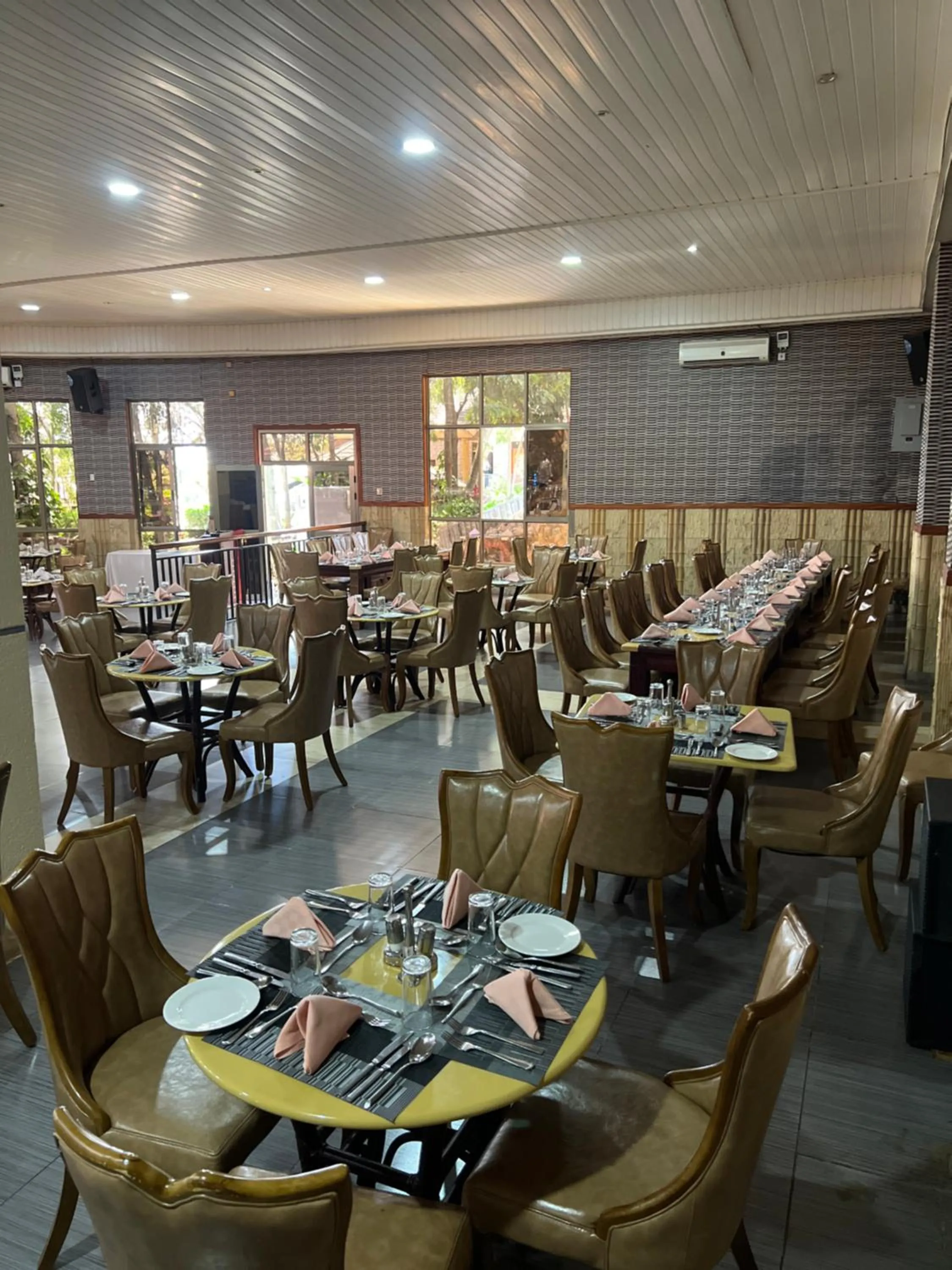 Restaurant/places to eat in Nokras Riverine Hotel & Spa