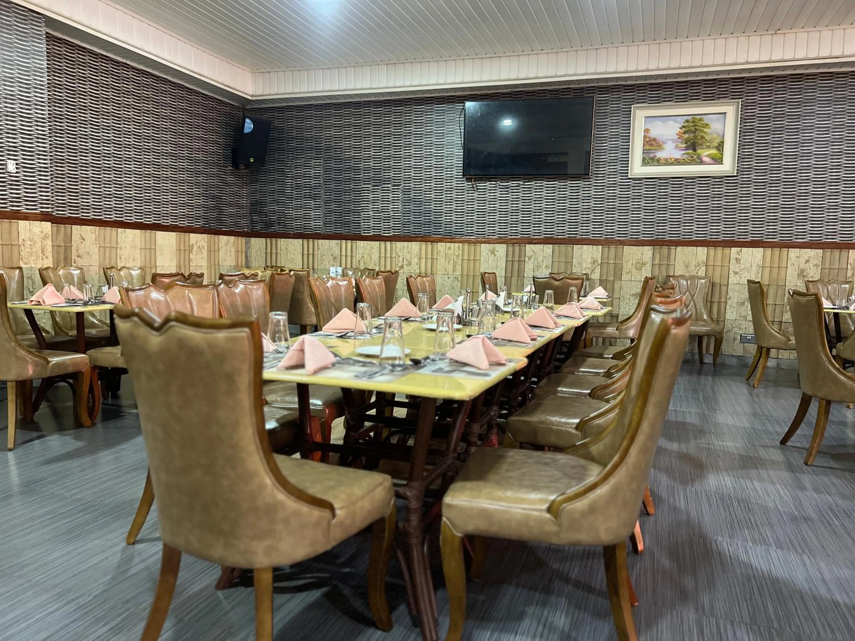 Restaurant/places to eat in Nokras Riverine Hotel & Spa