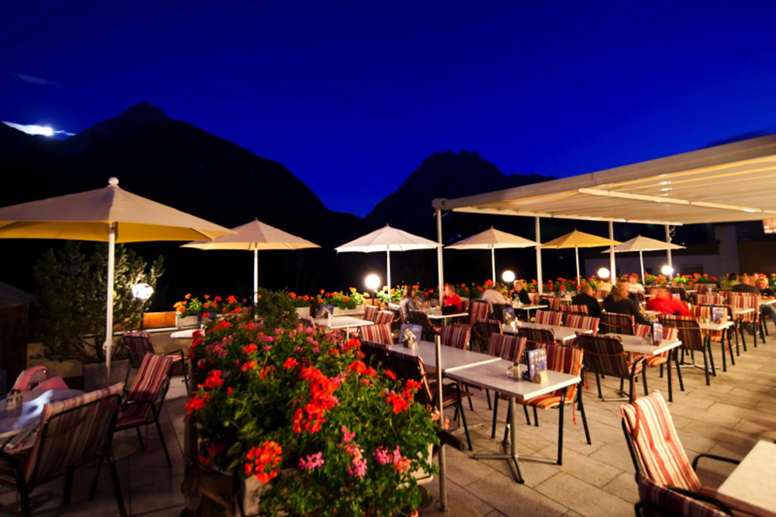 Night in Hotel Astras