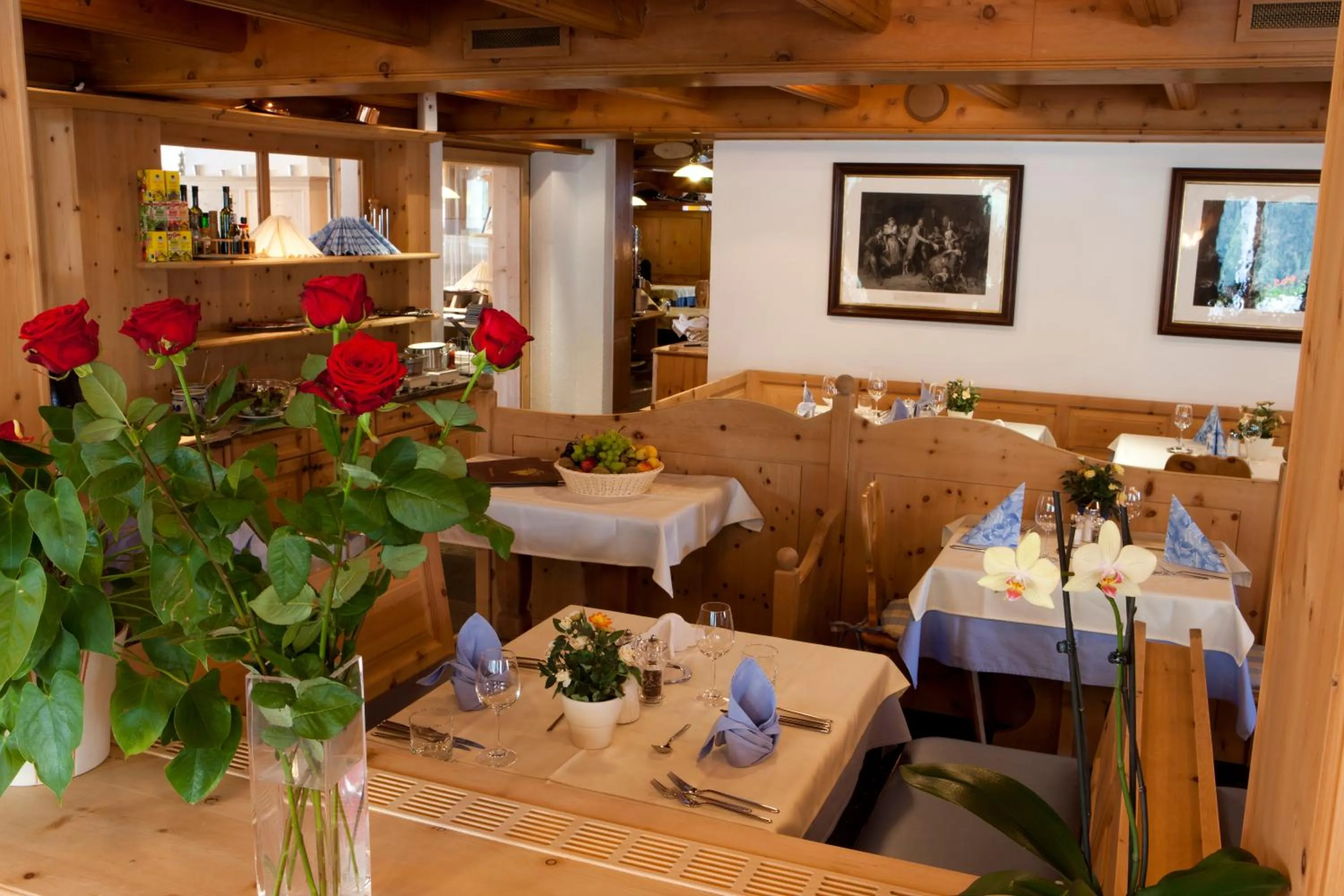 Restaurant/places to eat in Hotel Astras