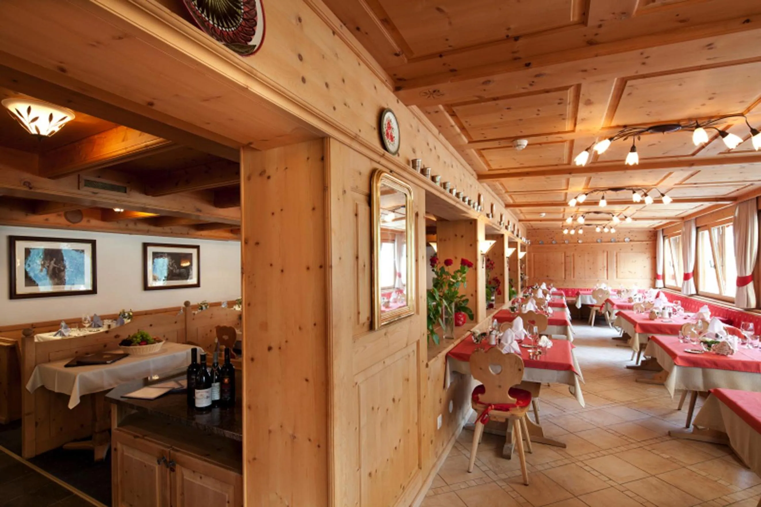 Restaurant/places to eat in Hotel Astras