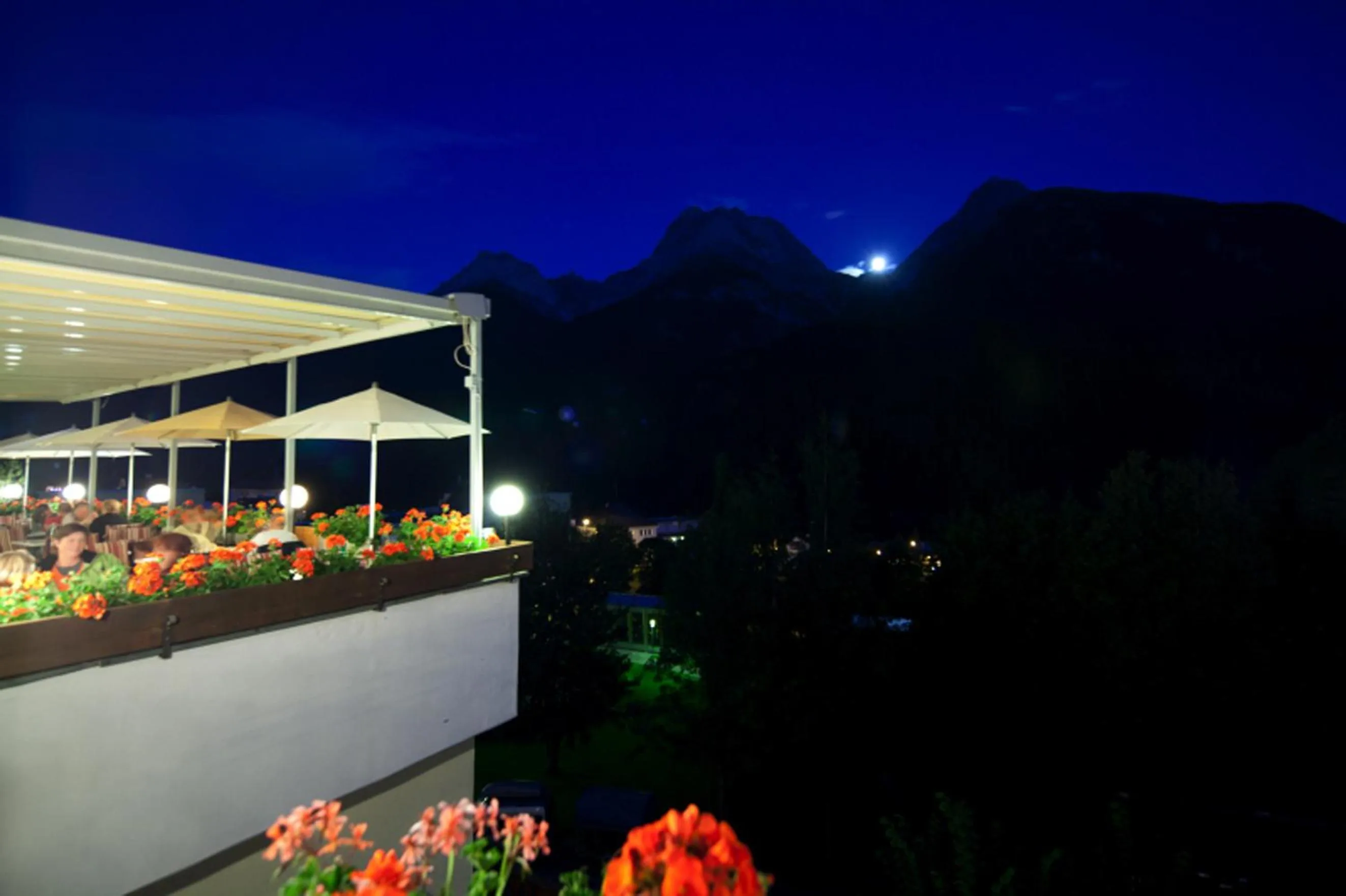 Night in Hotel Astras