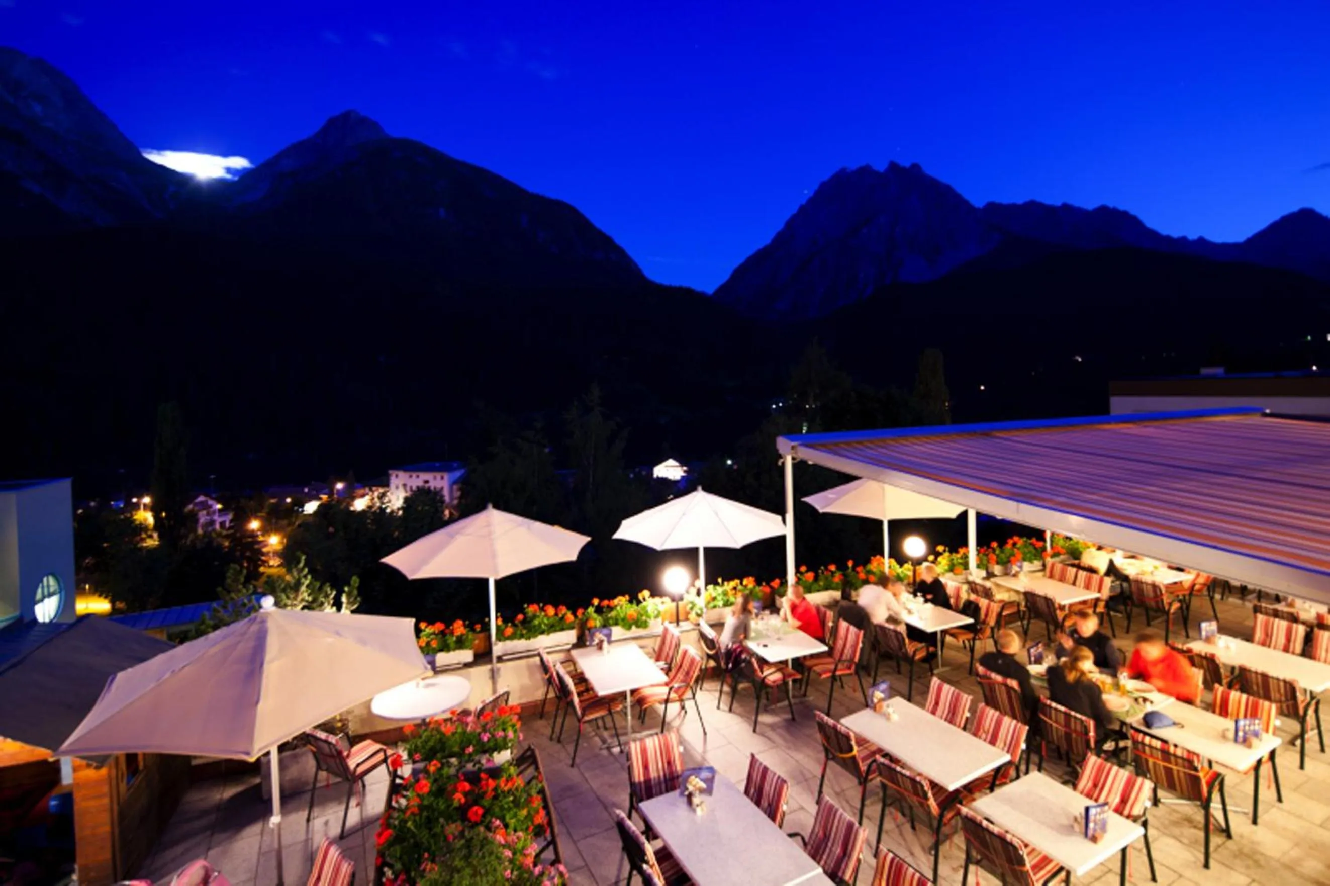 Night in Hotel Astras