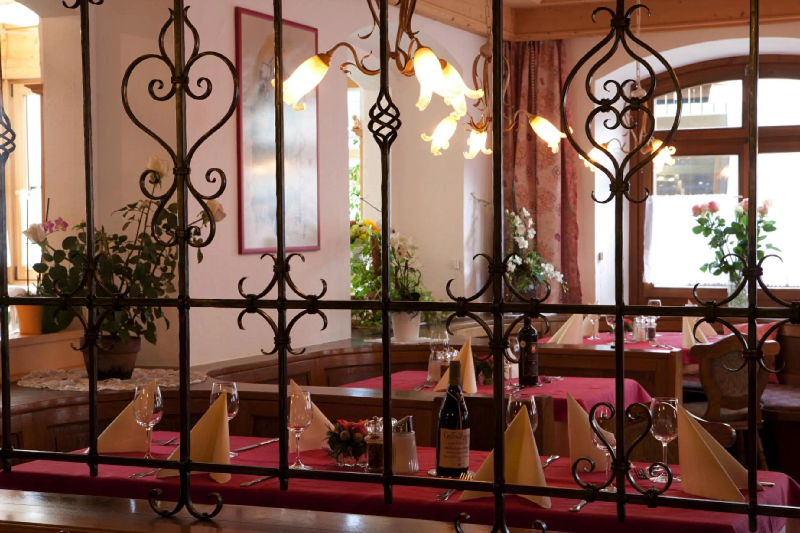 Restaurant/places to eat in Hotel Astras