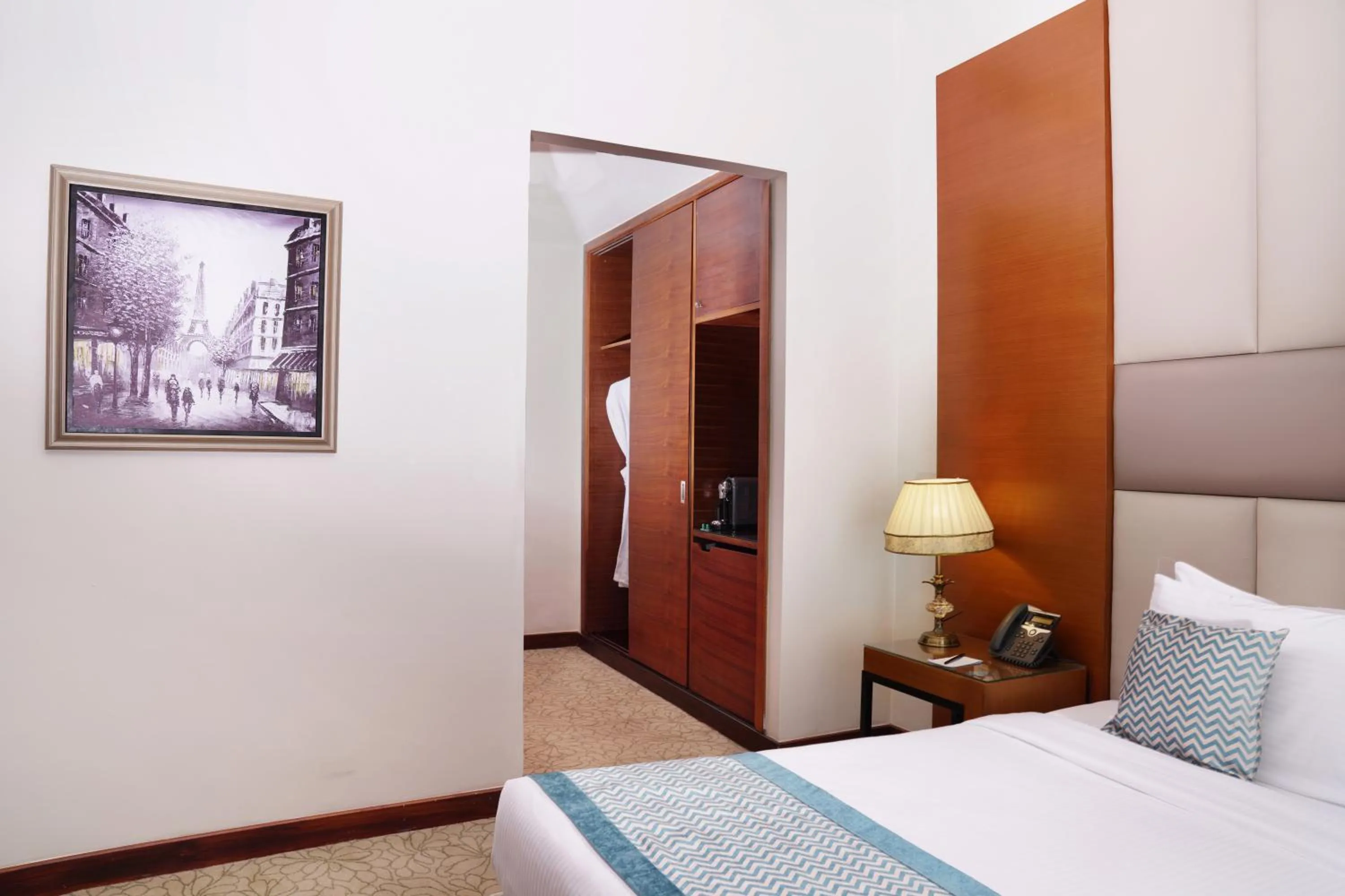 wardrobe, Bed in Gewan Hotel Cairo