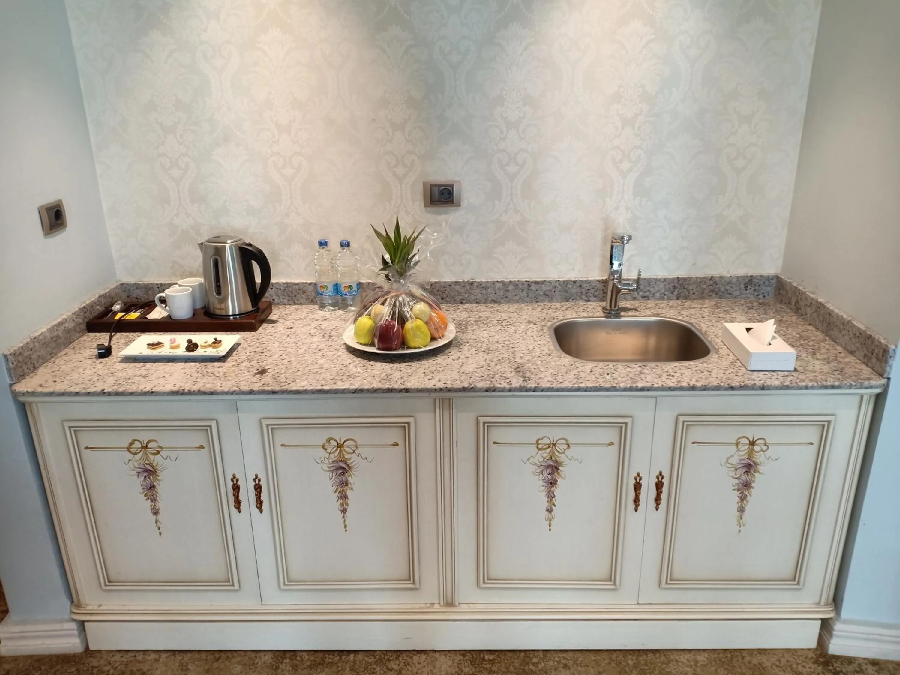 Coffee/tea facilities in Tolip Golden Plaza