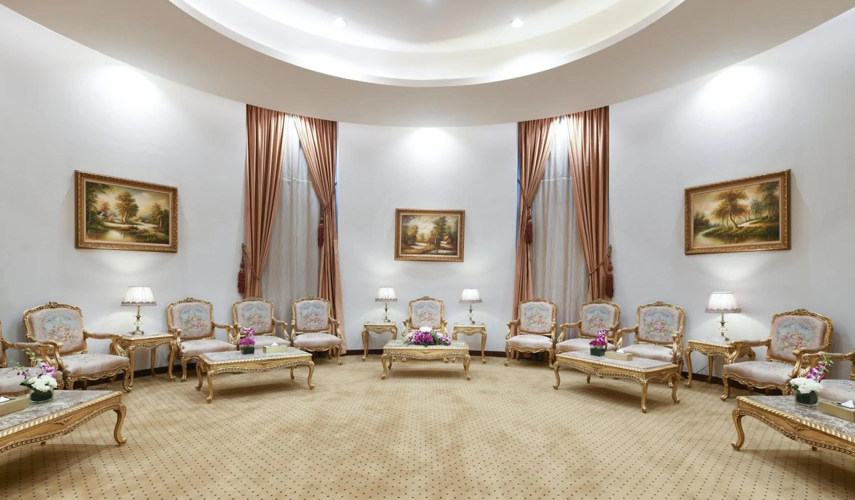 Business facilities in Tolip Golden Plaza