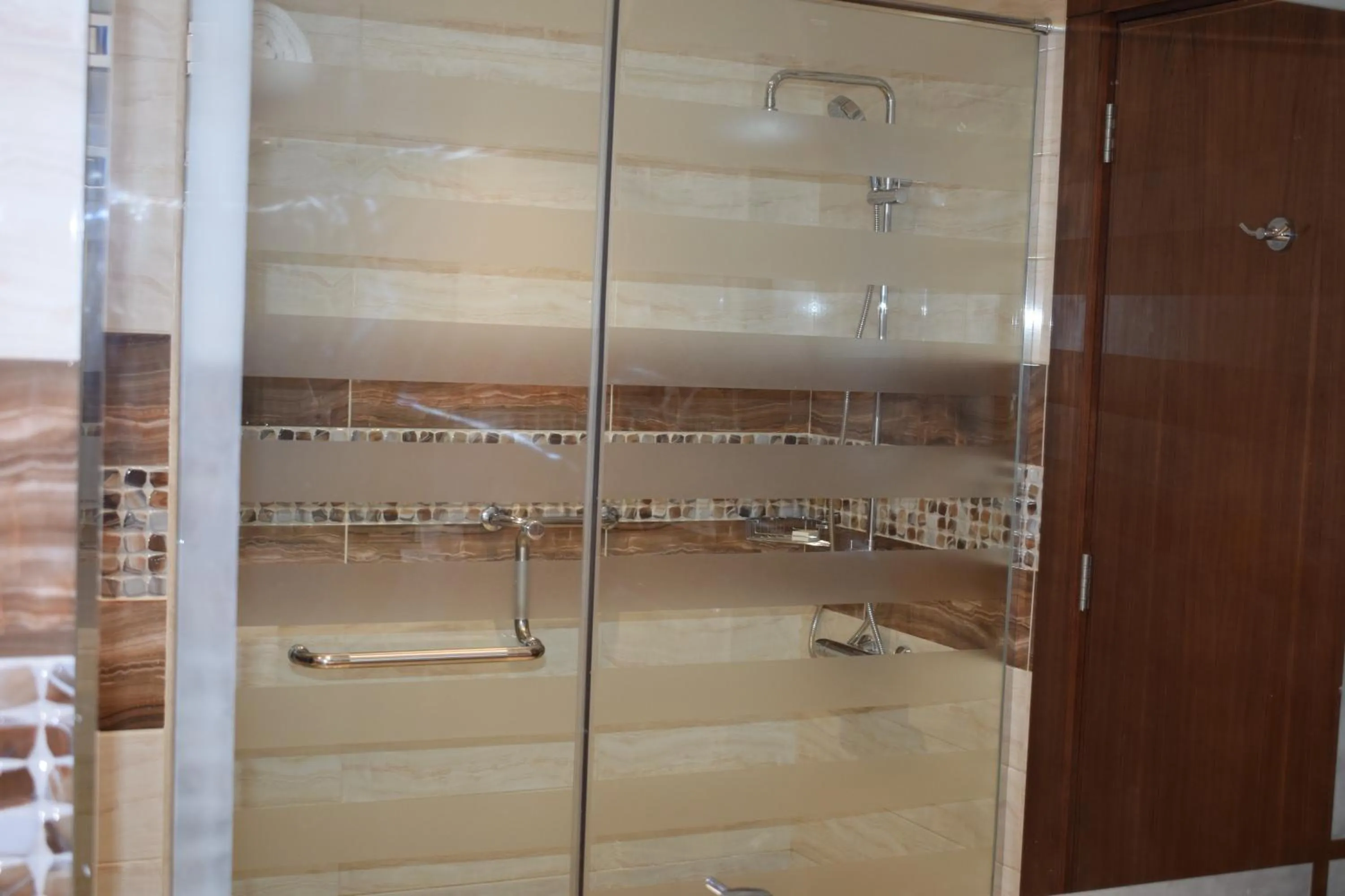 Bathroom in Tolip Golden Plaza