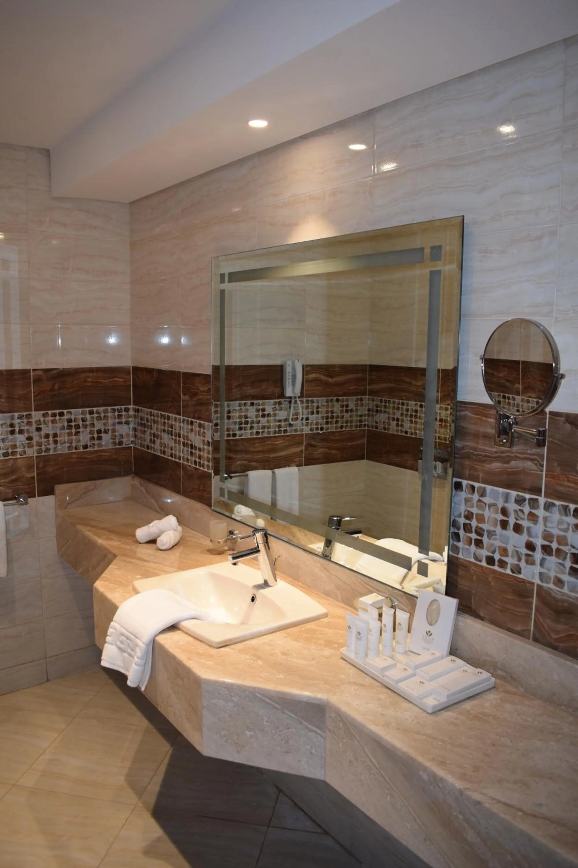 Bathroom in Tolip Golden Plaza