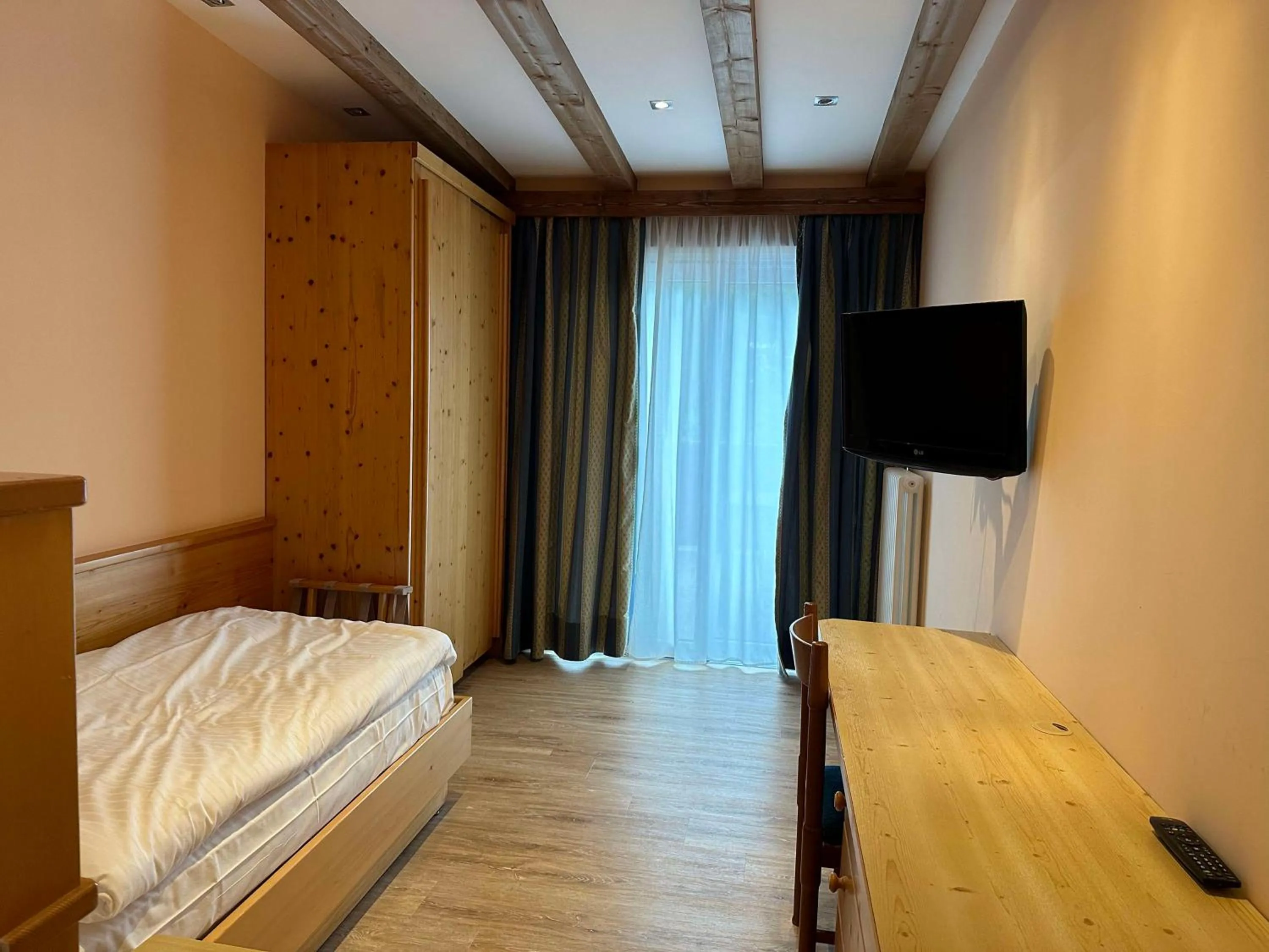 Bedroom, Bed in Hotel Cima Rosetta - BW Signature Collection