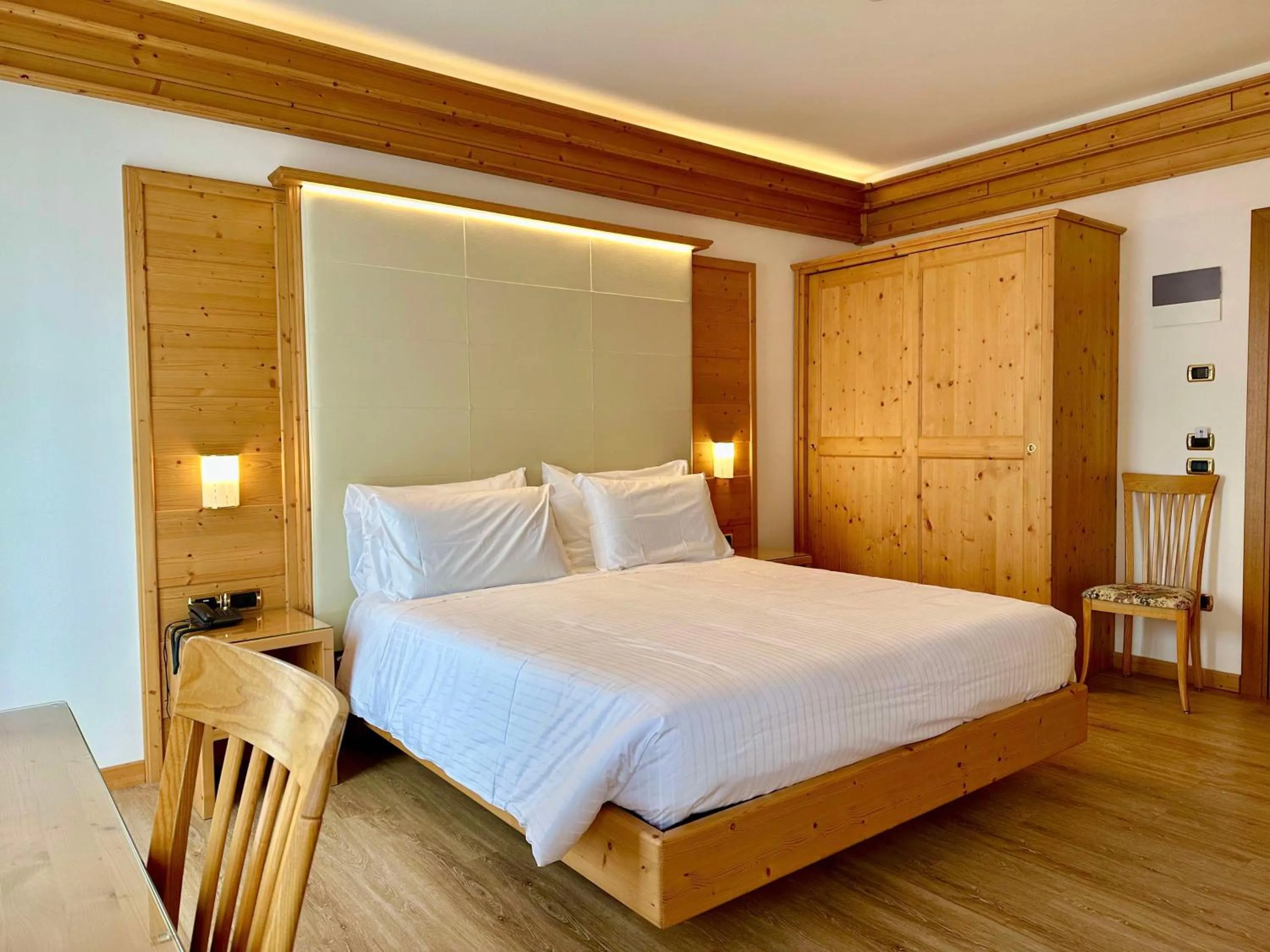 Bedroom, Bed in Hotel Cima Rosetta - BW Signature Collection