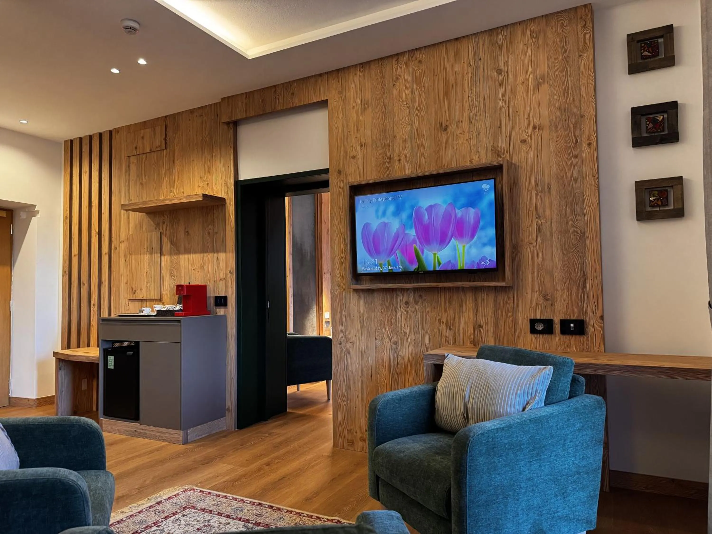 Communal lounge/ TV room in Hotel Cima Rosetta - BW Signature Collection