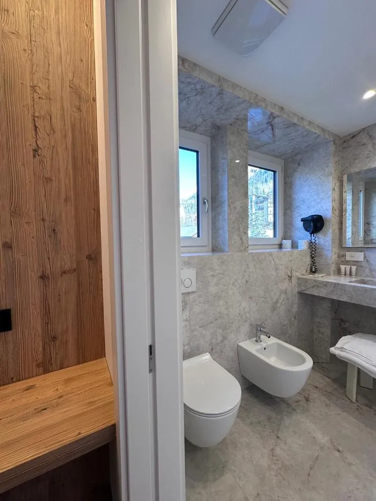 Toilet in Hotel Cima Rosetta - BW Signature Collection