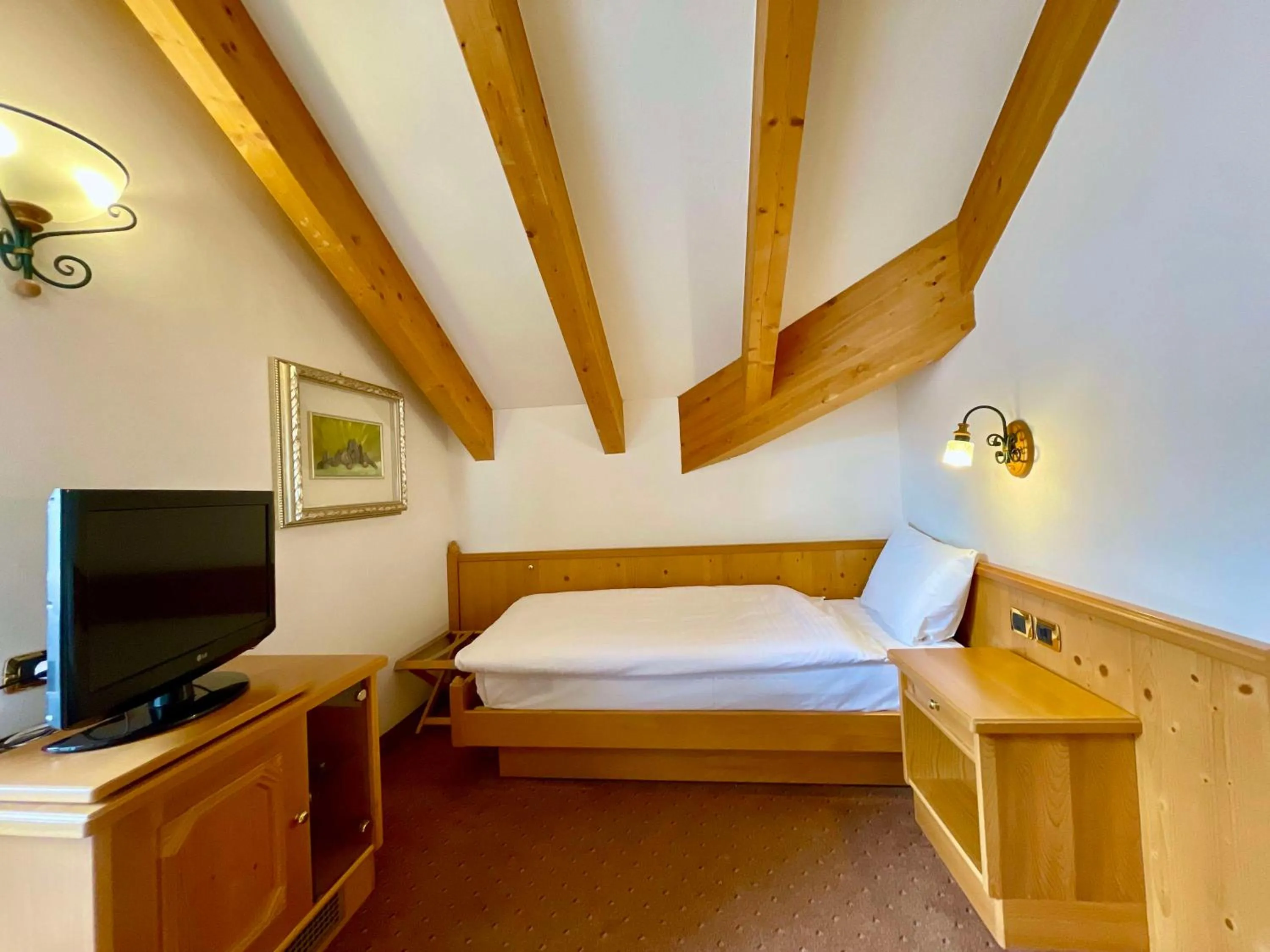 Bedroom, Bed in Hotel Cima Rosetta - BW Signature Collection