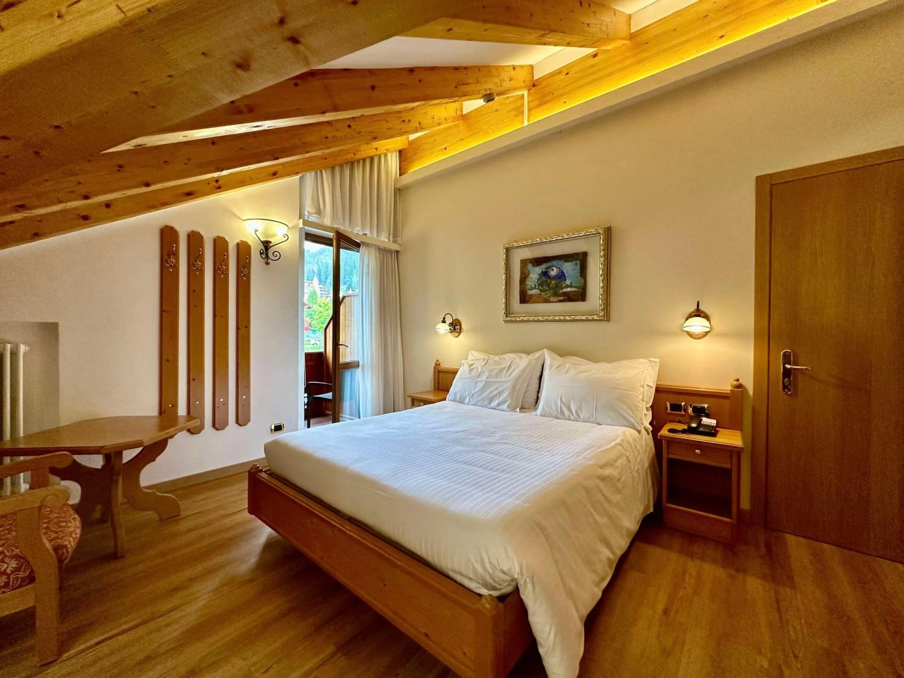 Bedroom, Bed in Hotel Cima Rosetta - BW Signature Collection