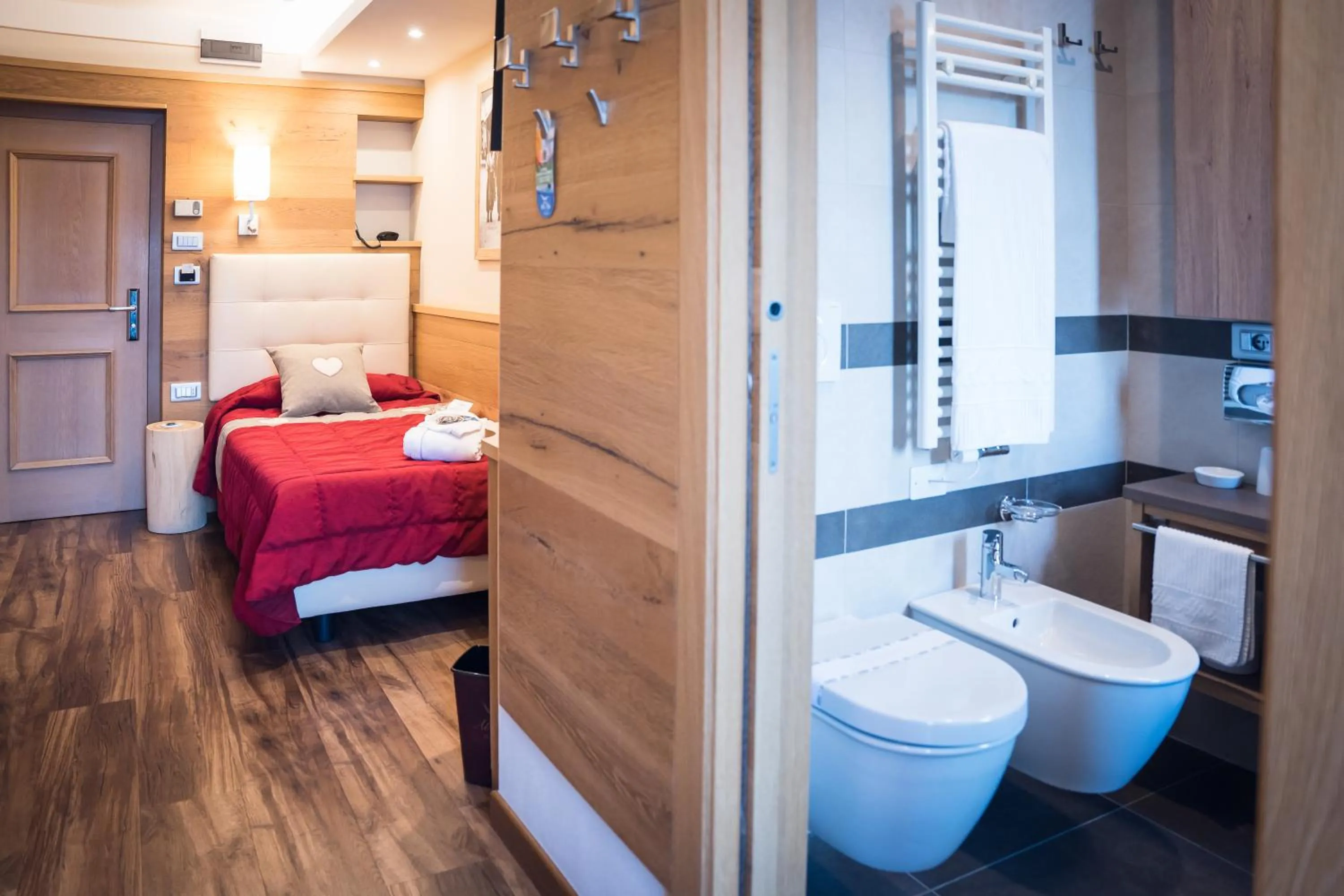 Toilet, Bed in Hotel Alle Alpi