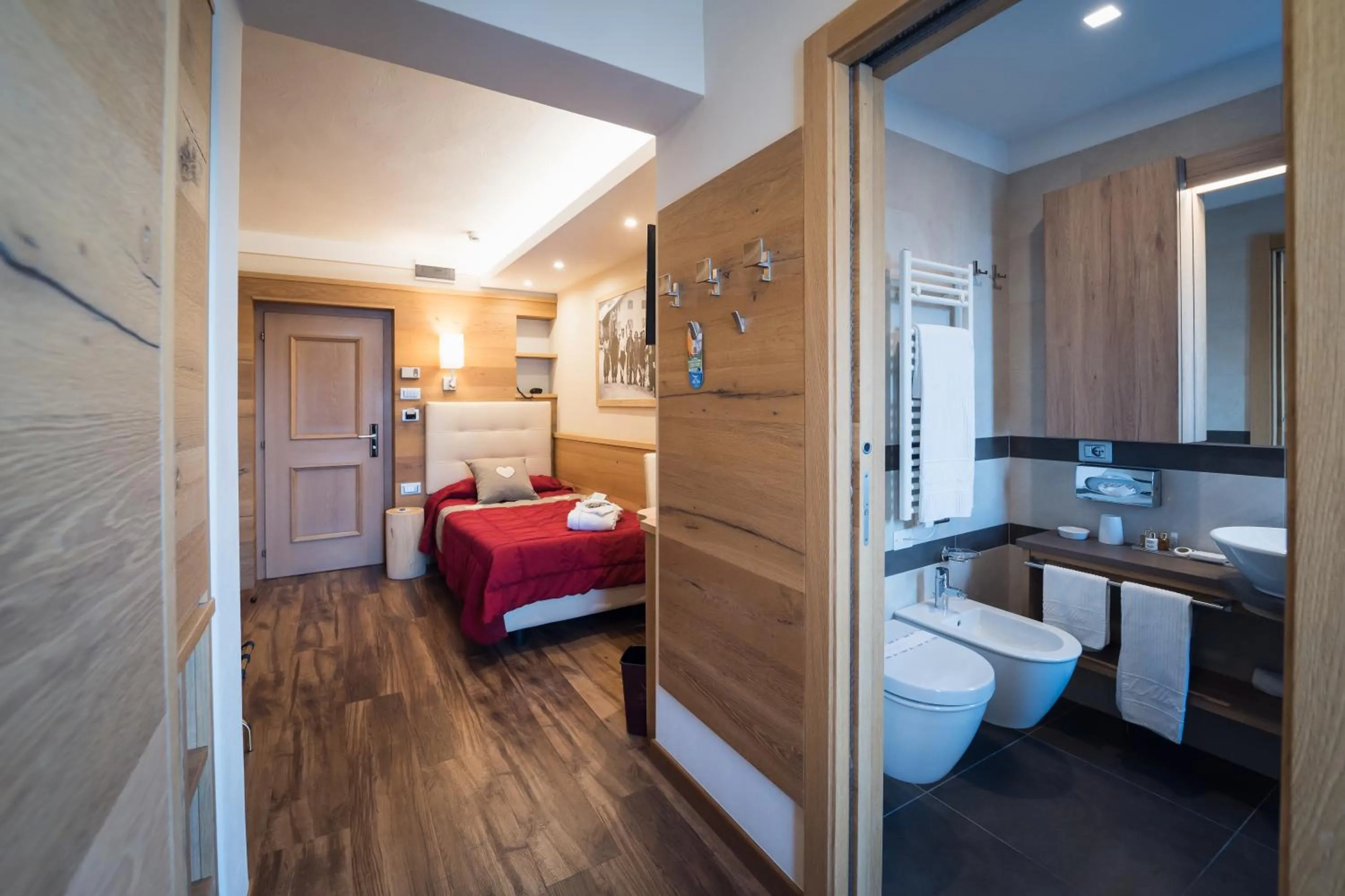 Toilet, Bed in Hotel Alle Alpi