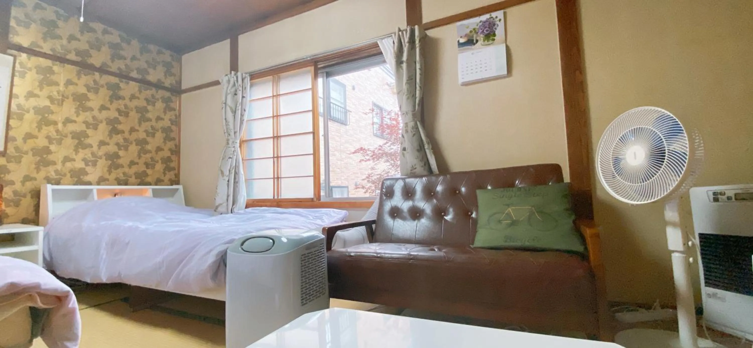 Seating area, Bed in Ryokan Sansui