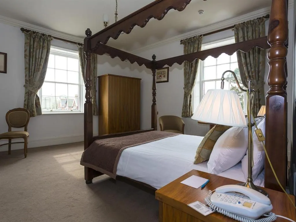 Bedroom, Bed in The Golf Hotel