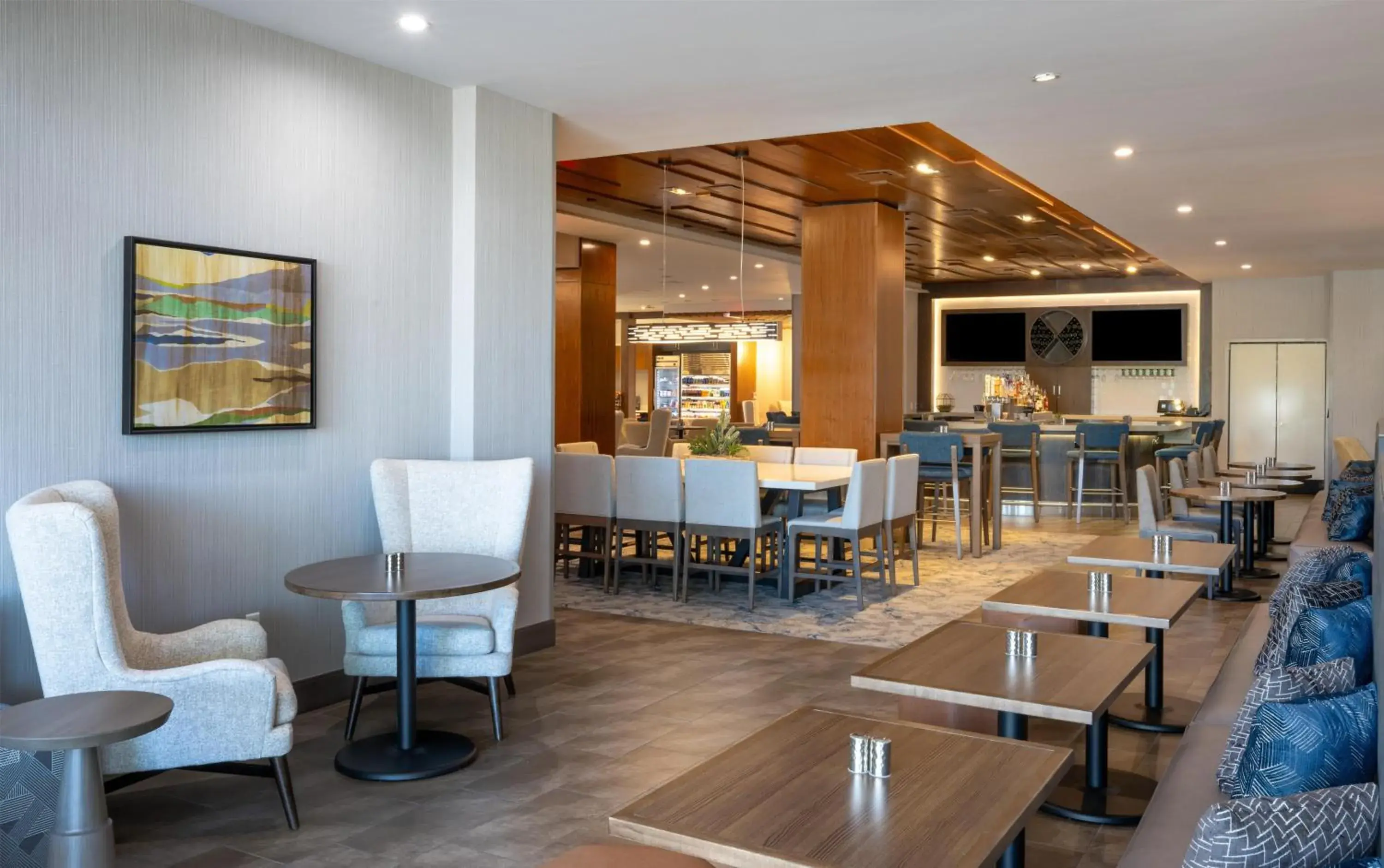 Lounge or bar in Hilton Garden Inn North Phoenix Scottsdale Lounge or bar in Hilton Garden Inn North Phoenix Scottsdale