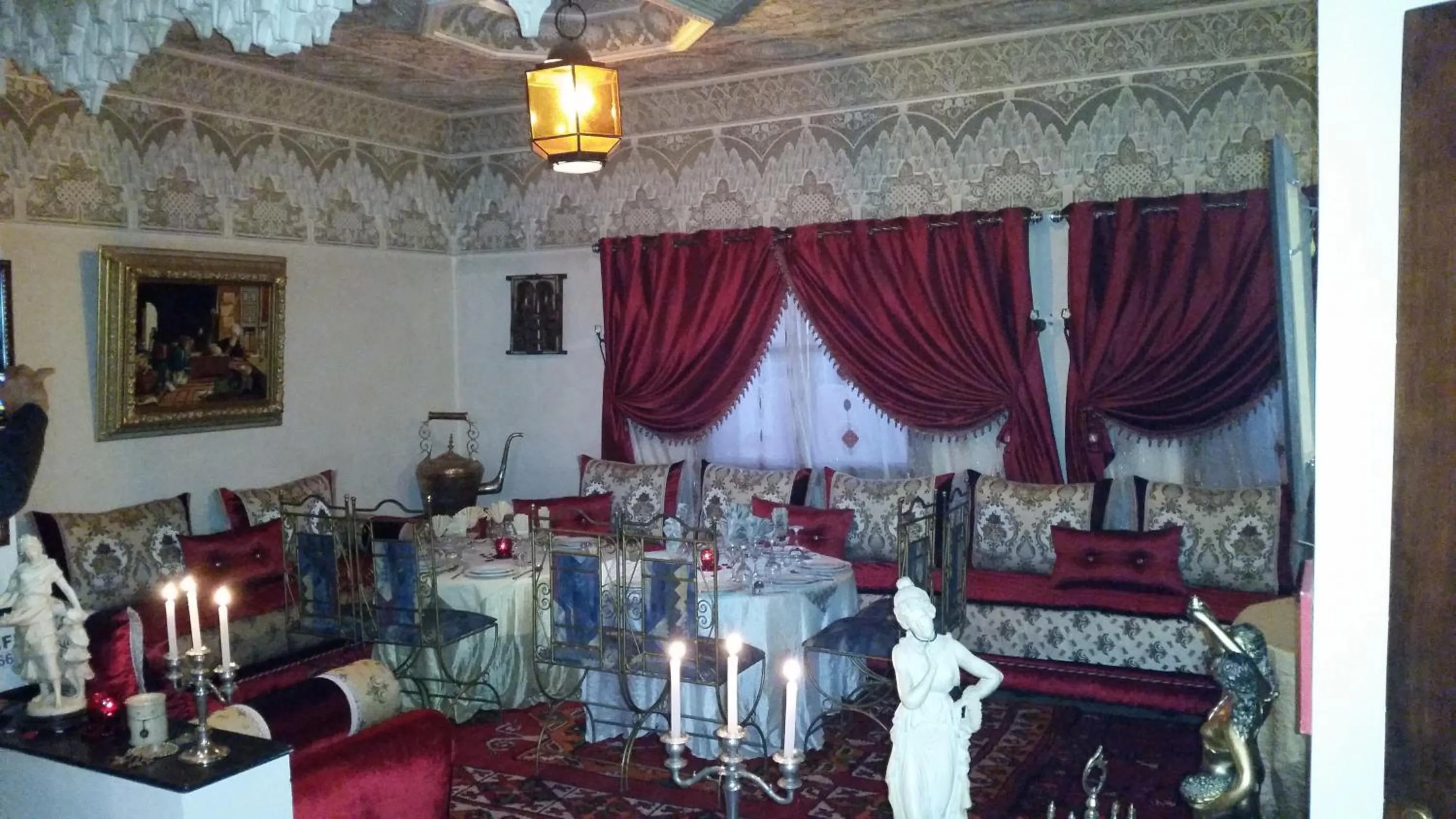 Restaurant/places to eat in Riad Villa Midelt