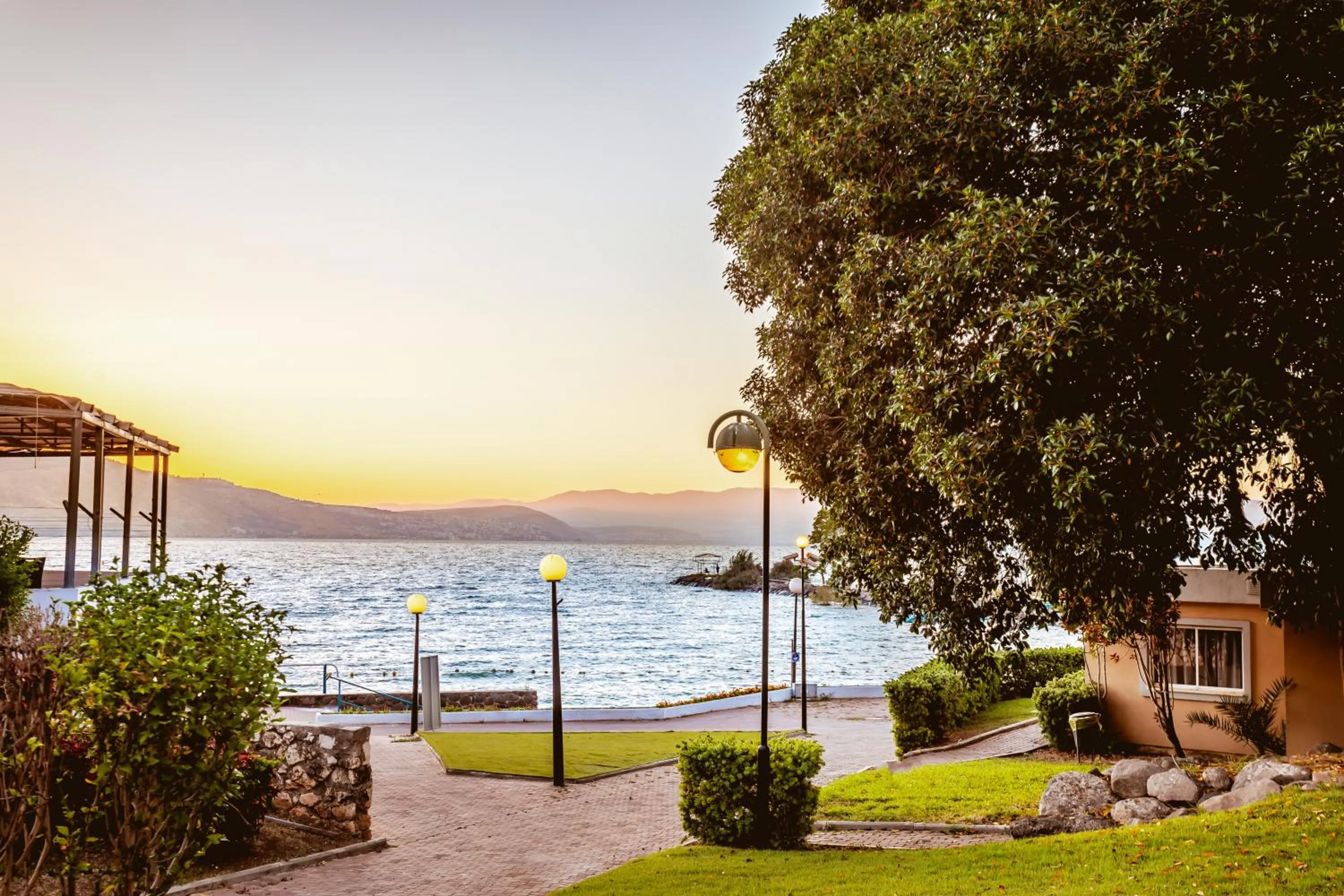 Lake view in Daria- Authentic Israeli Experience