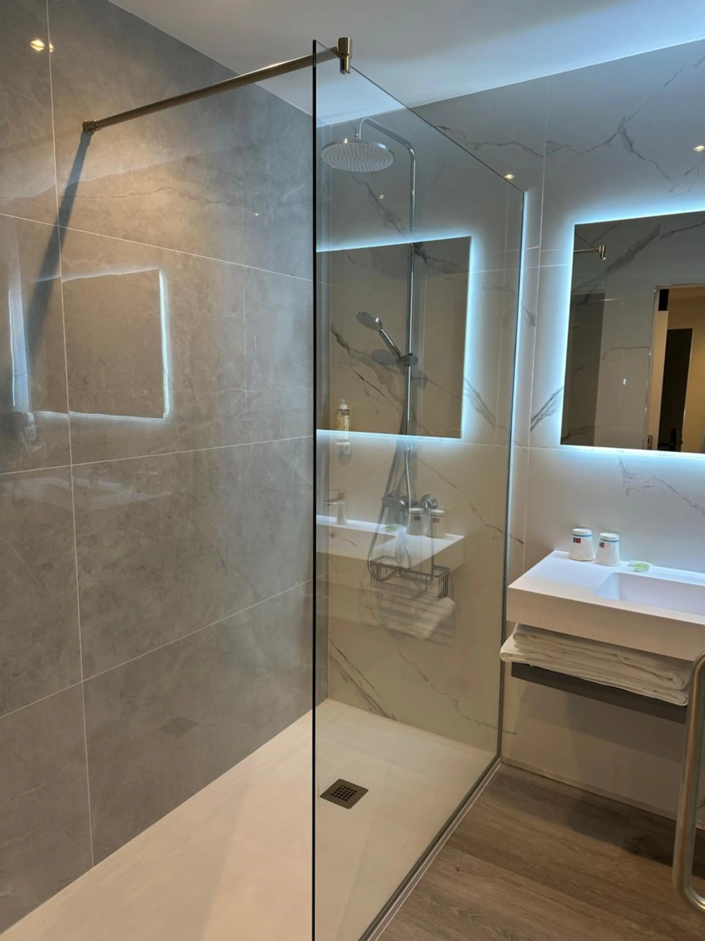 Shower in Hotel Atlantida Sol