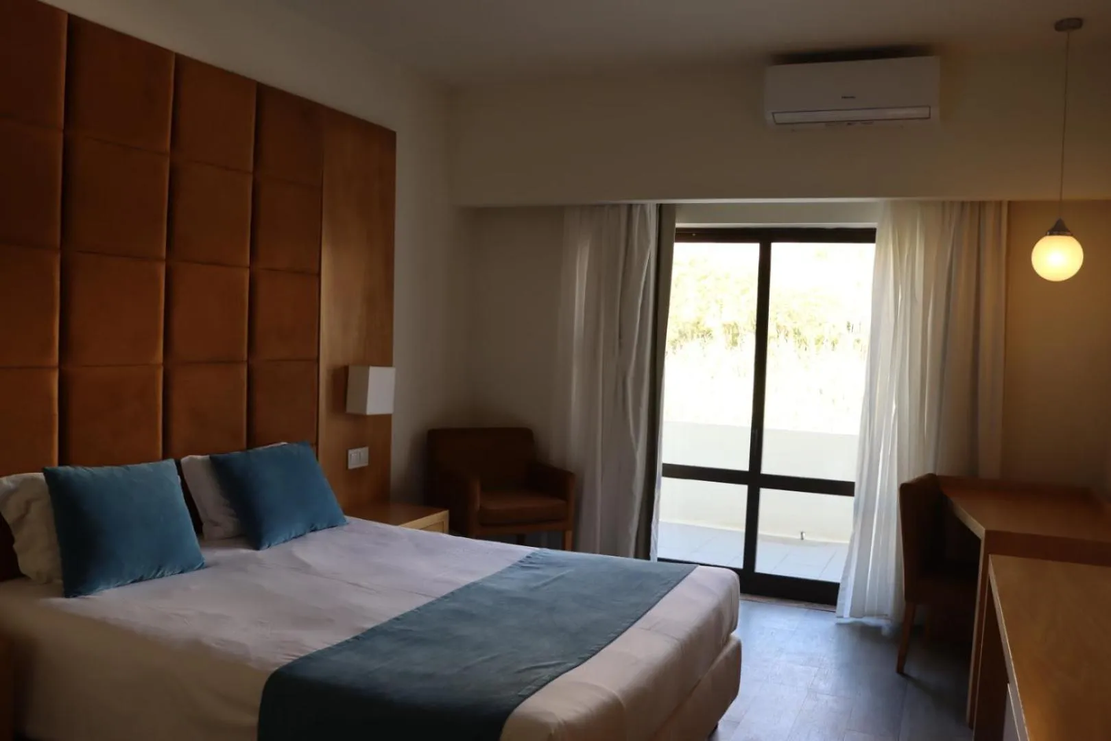 Bedroom, Bed in Hotel Atlantida Sol